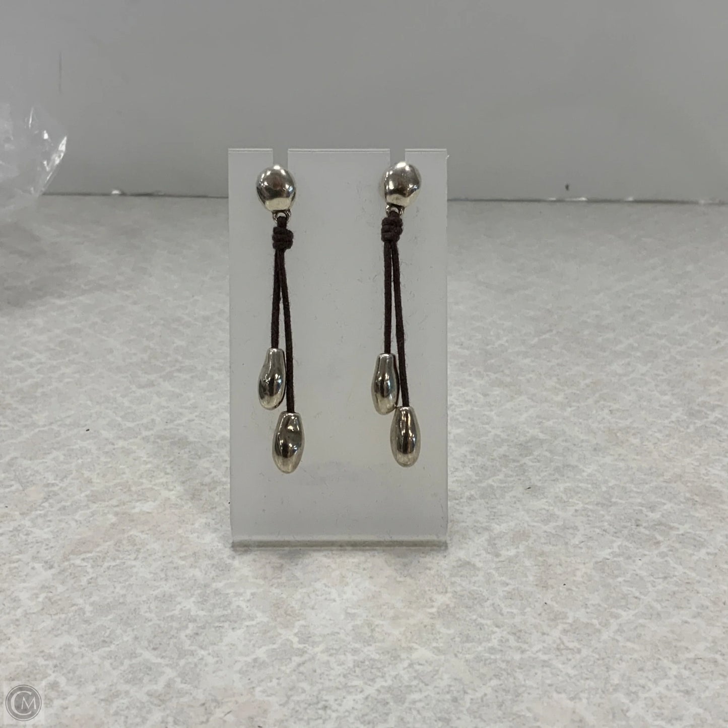 Earrings Dangle/drop By Uno De 50