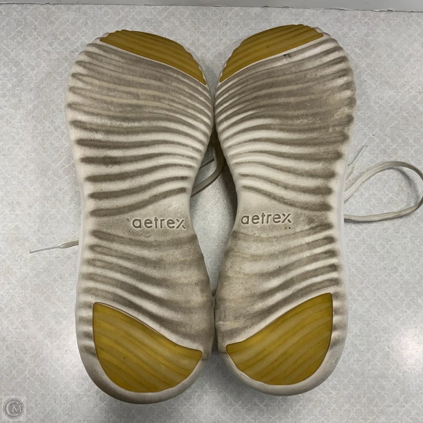 Shoes Athletic By Aetrex In White, Size: 9.5