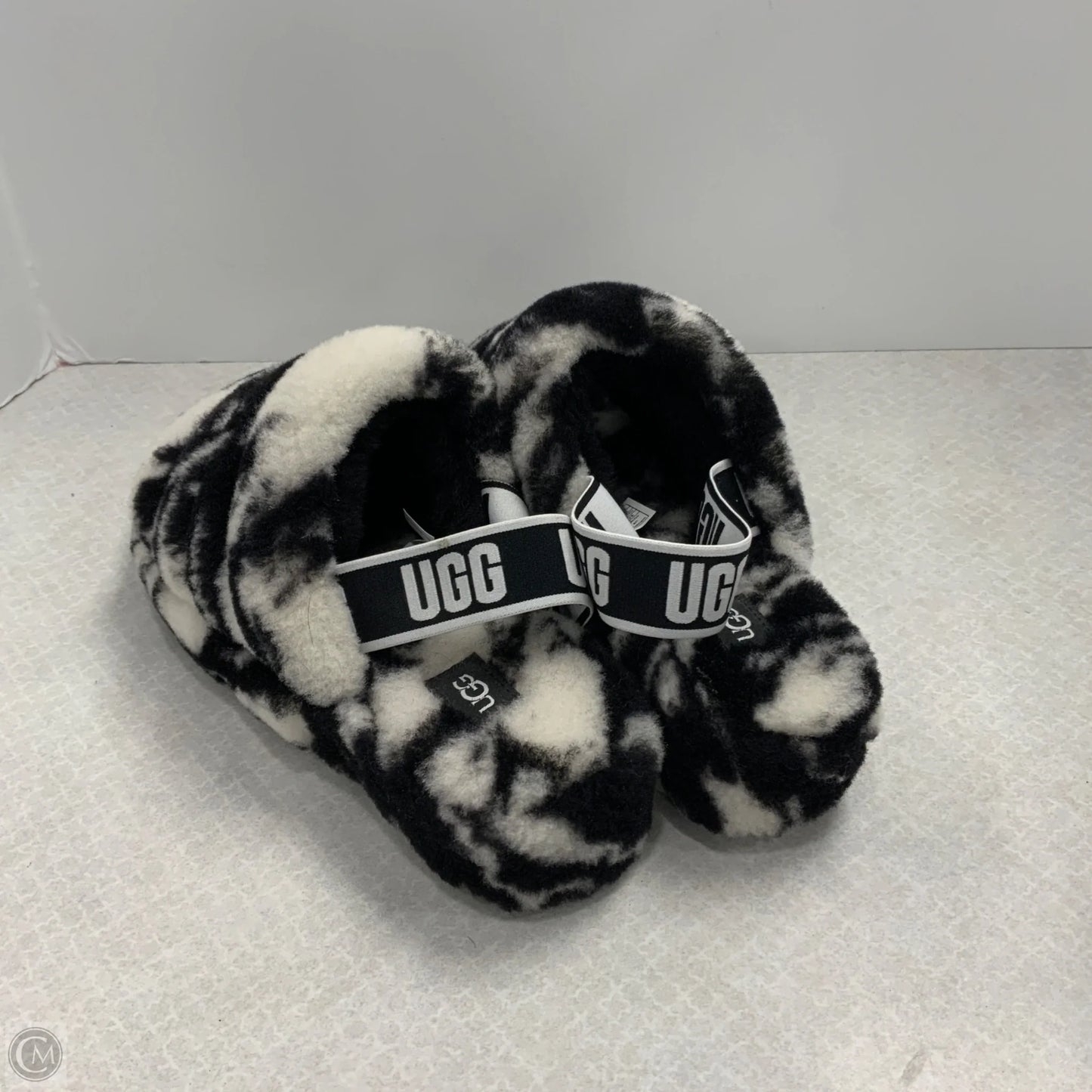 Slippers By Ugg In Black & White