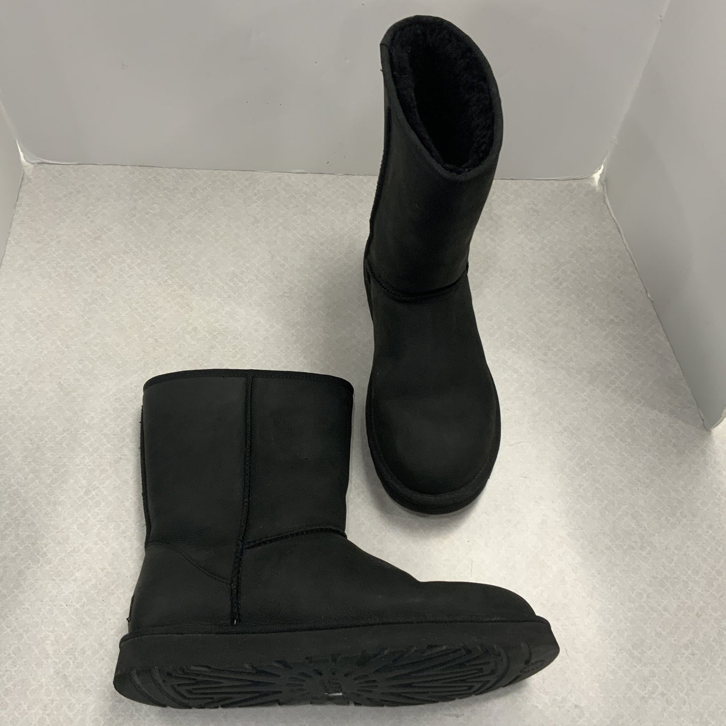 Boots Mid-calf Flats By Ugg Size: 11