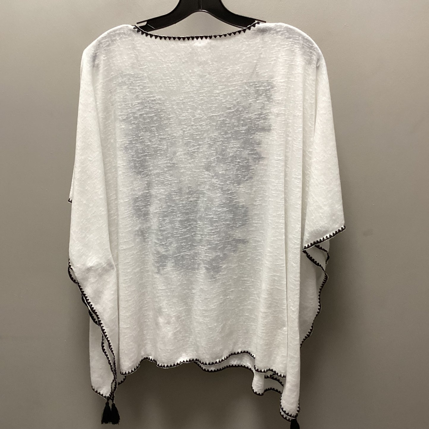 Top Sleeveless By Chicos In White, Size: L