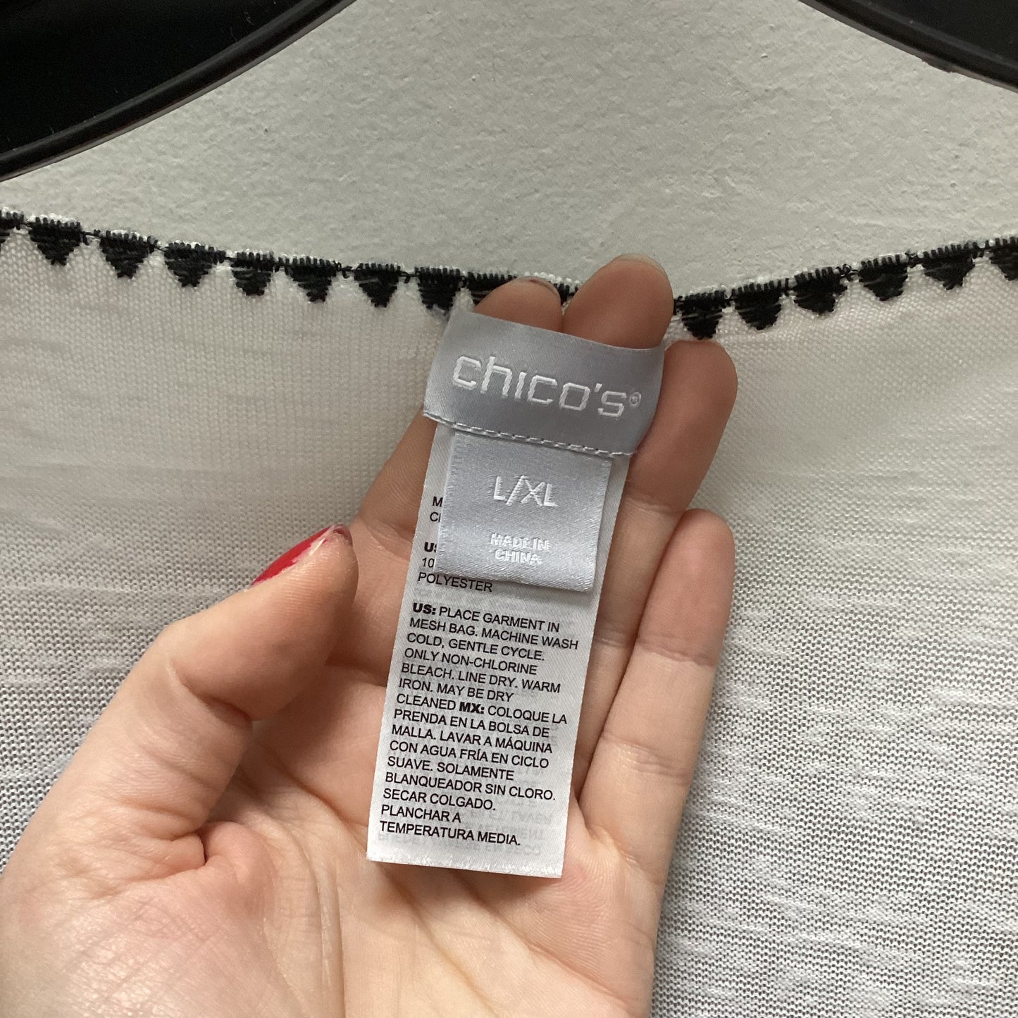 Top Sleeveless By Chicos In White, Size: L