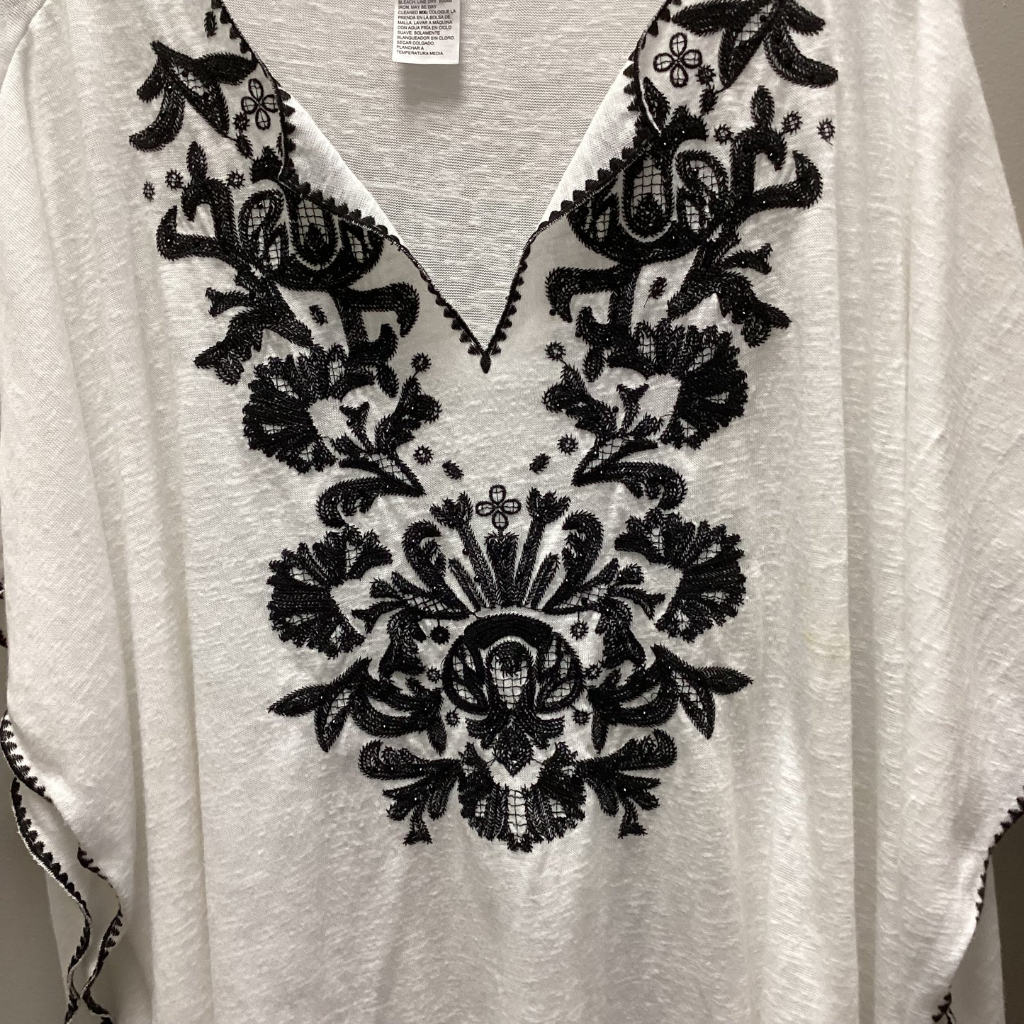 Top Sleeveless By Chicos In White, Size: L