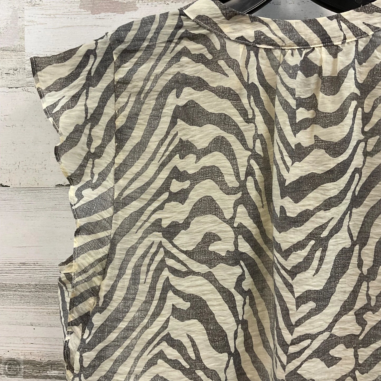 Top Short Sleeve By Cabi In Grey, Size: S