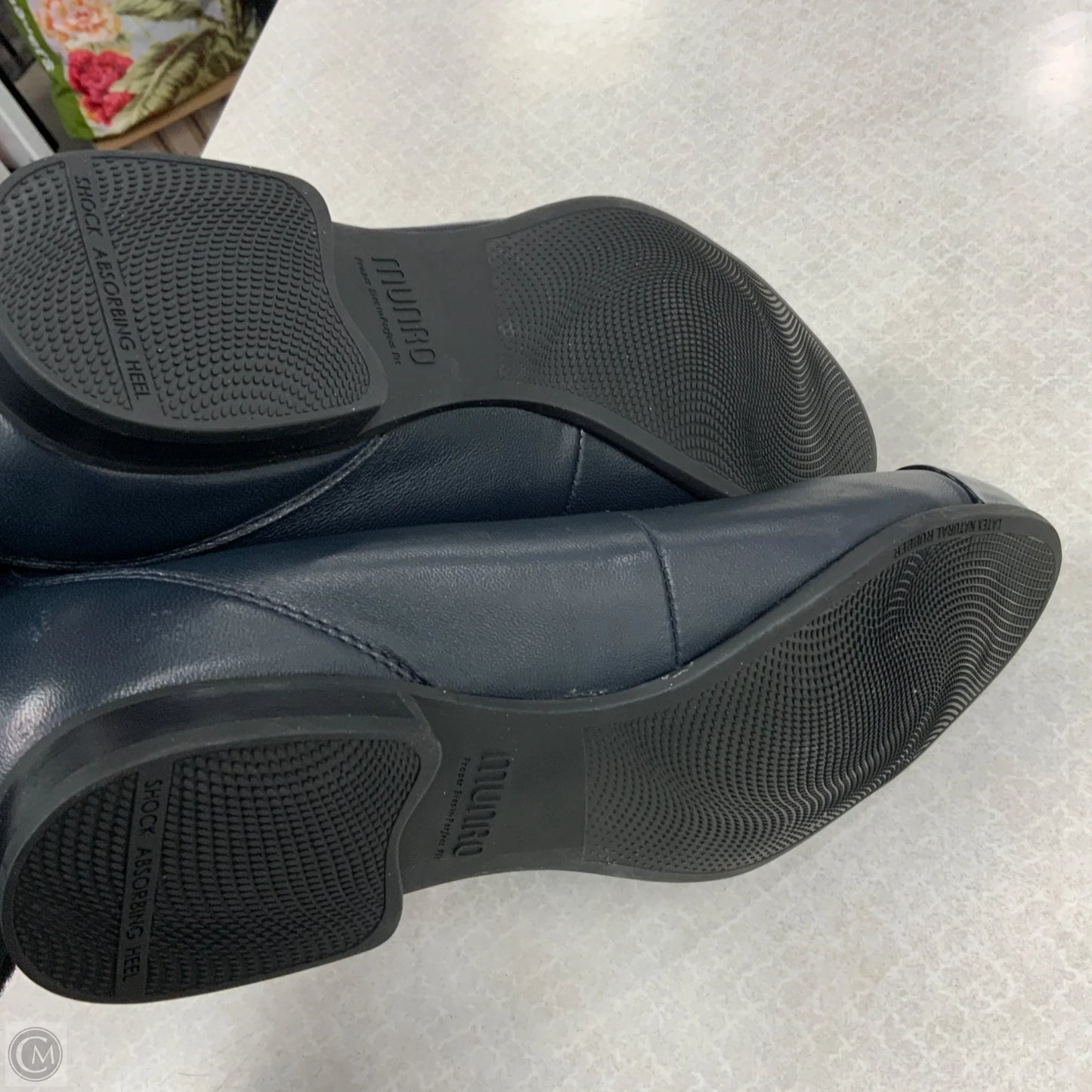 Shoes Flats By Munro In Black, Size: 10