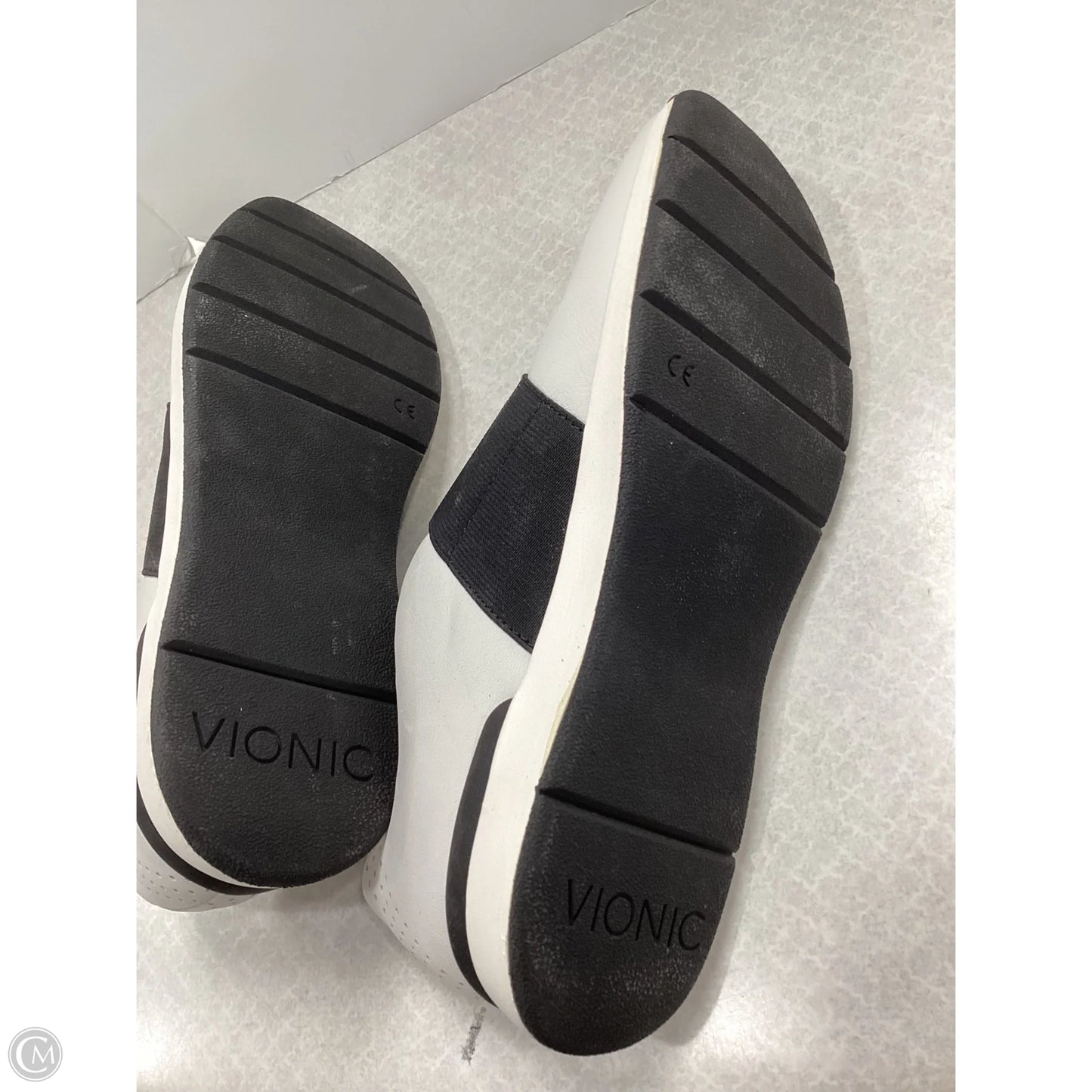 Shoes Sneakers By Vionic In White, Size: 9