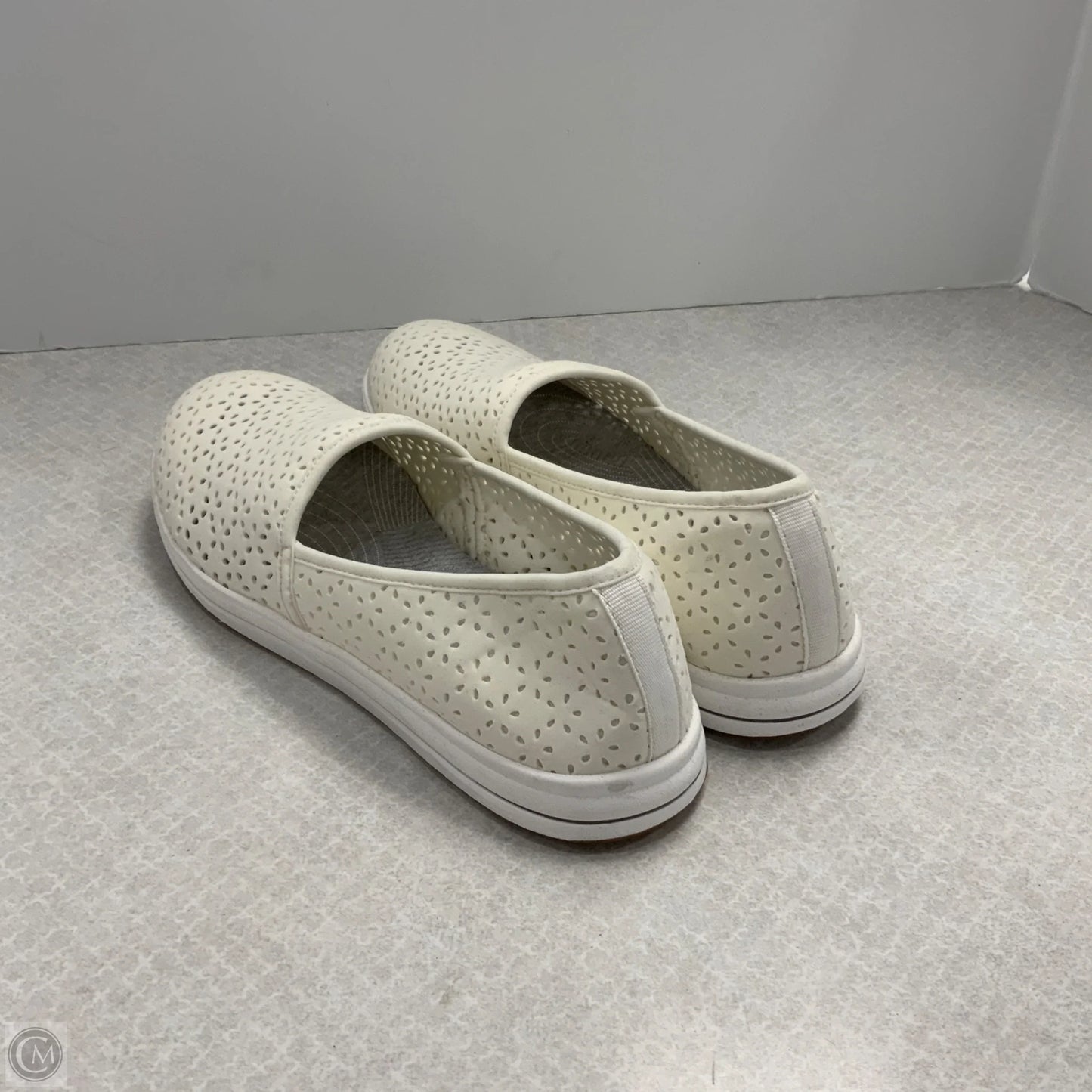 Shoes Flats By Clarks In White, Size: 10