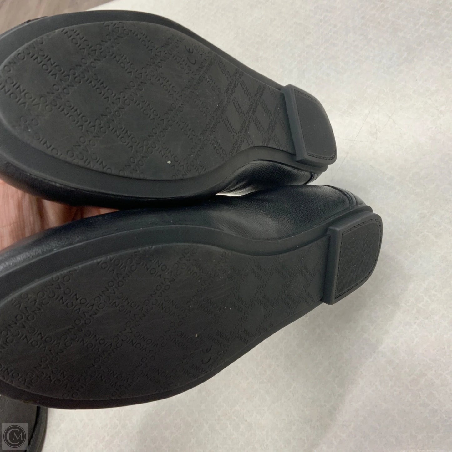 Shoes Flats By Vionic In Black, Size: 7