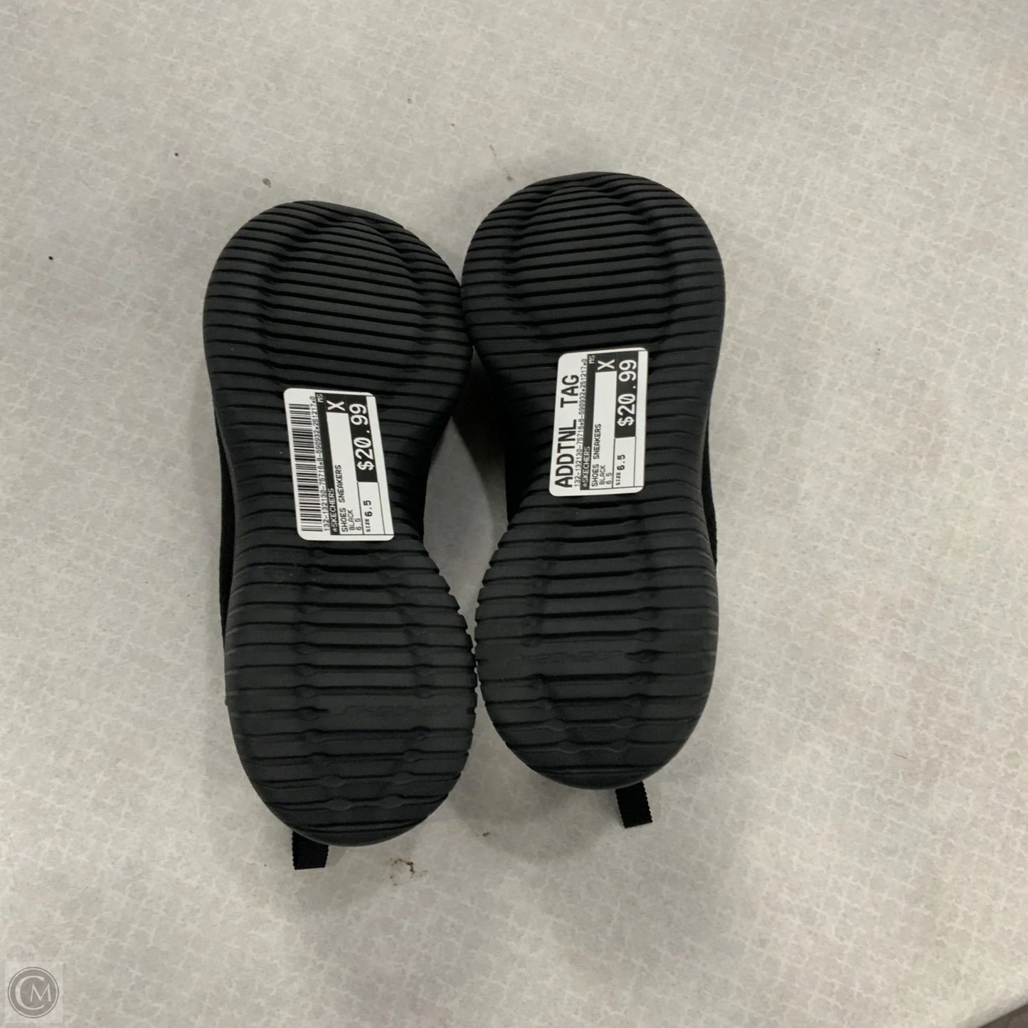 Shoes Sneakers By Skechers In Black, Size: 6.5