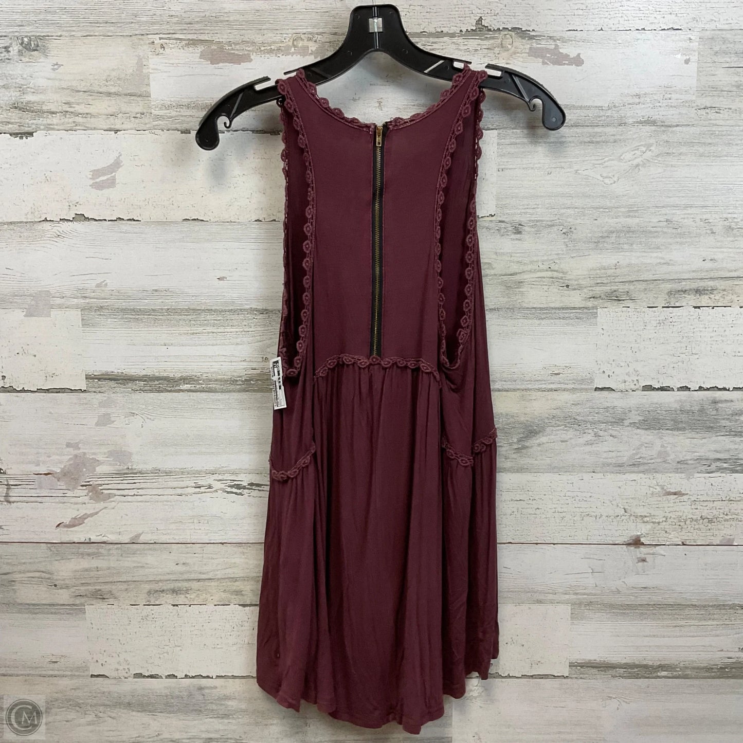 Top Sleeveless By Pol In Maroon, Size: L