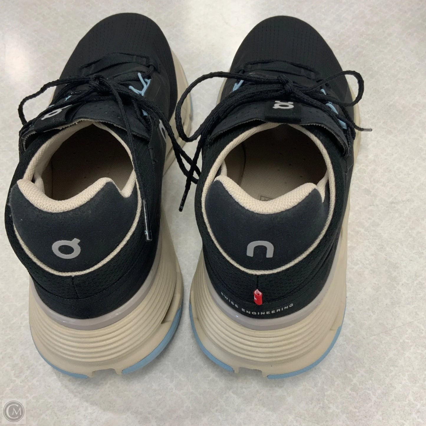 Shoes Athletic By On In Black, Size: 10