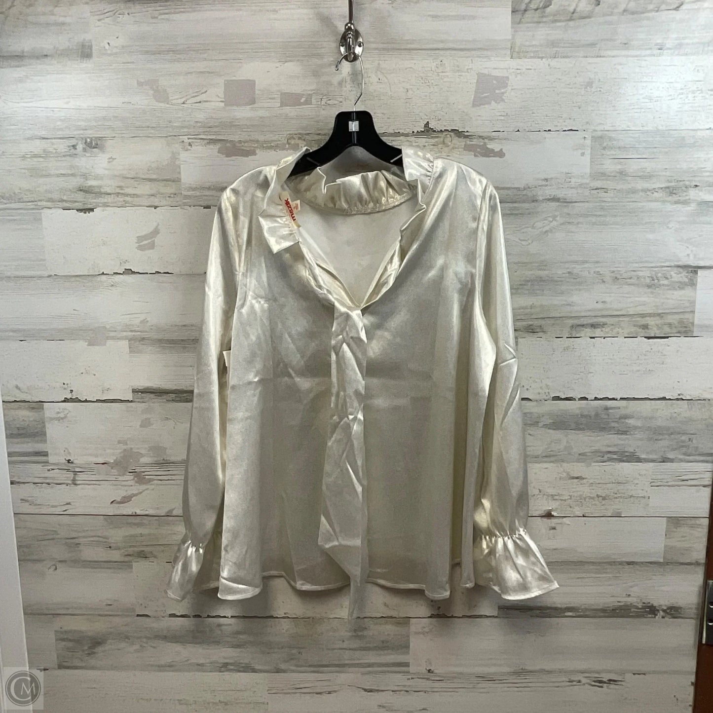 Top Long Sleeve By Clothes Mentor In Cream, Size: S