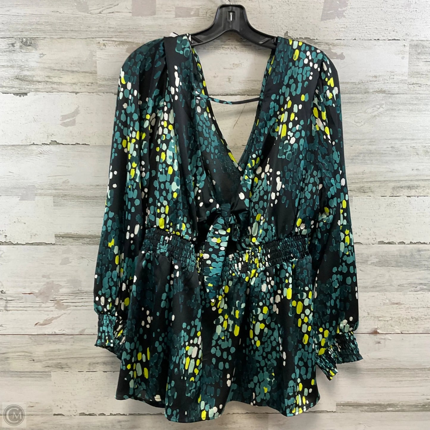 Top Long Sleeve By Torrid In Black & Green, Size: 1x