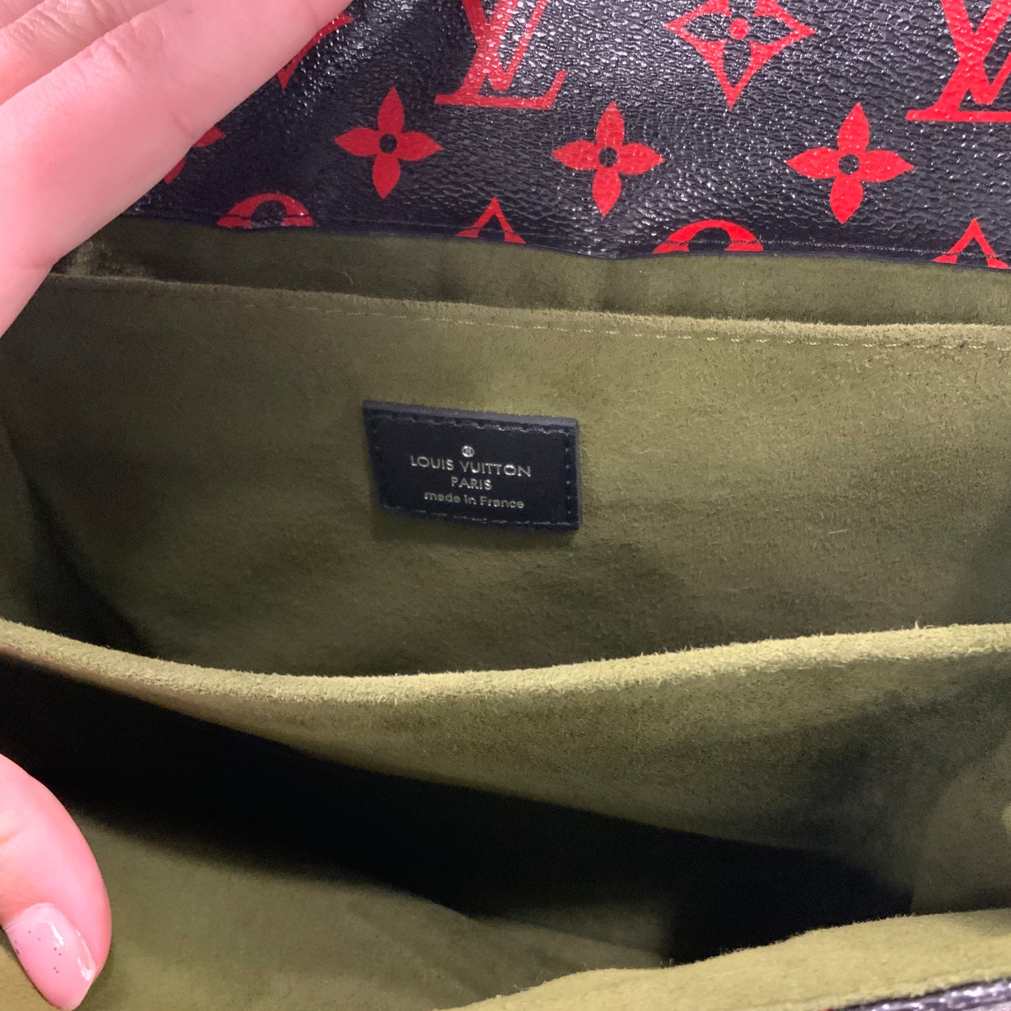 Handbag Luxury Designer By Louis Vuitton, Size: Medium