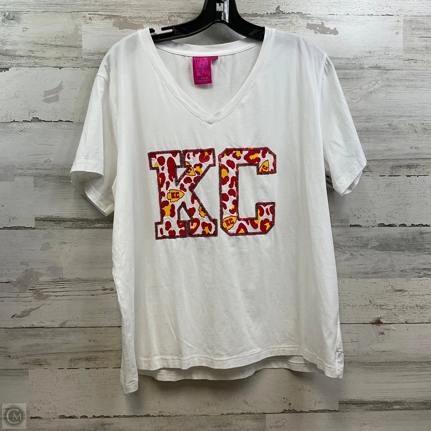 Top Short Sleeve By Queen of Sparkles In White, Size: L