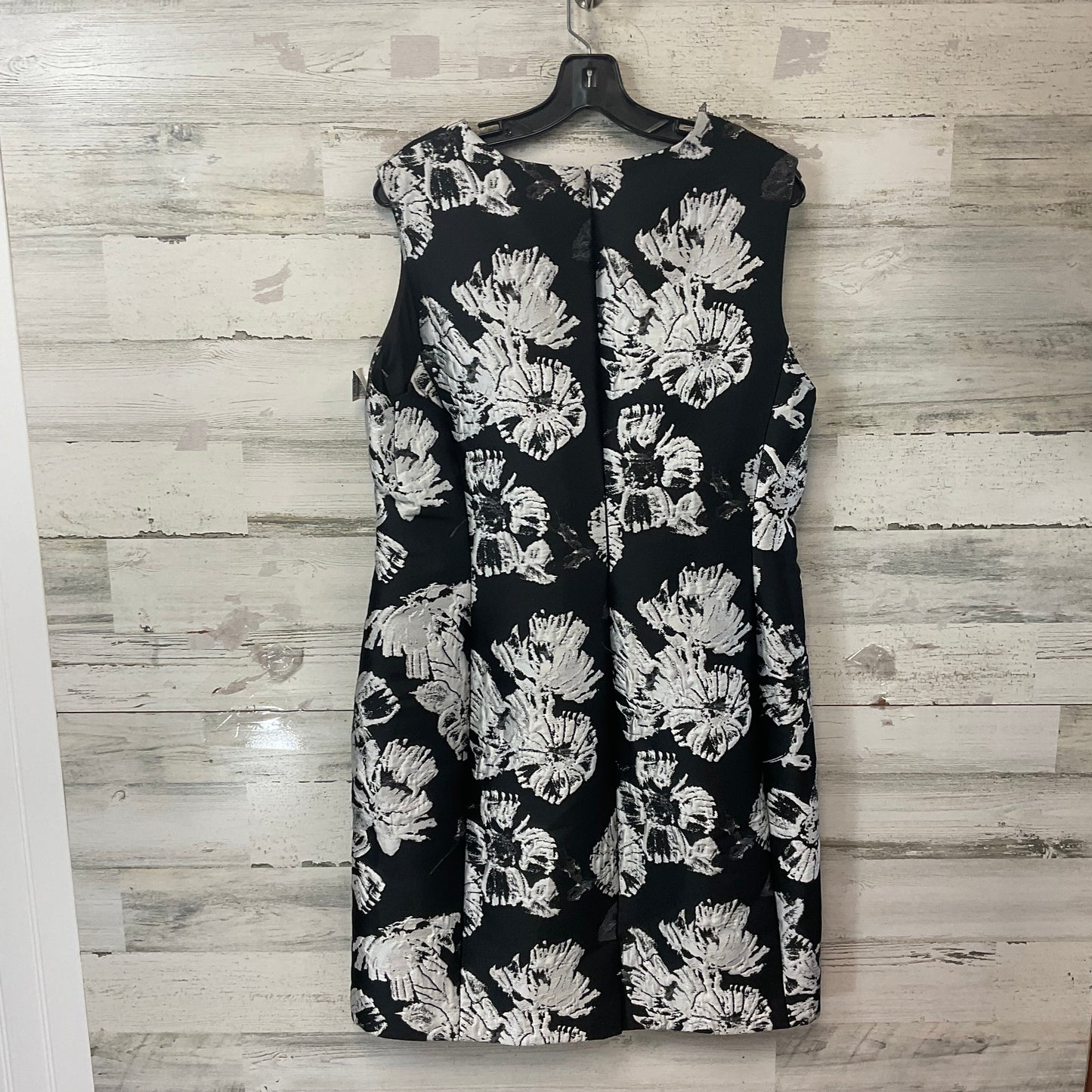 Dress Party Short By Natori In Black & White, Size: Xl