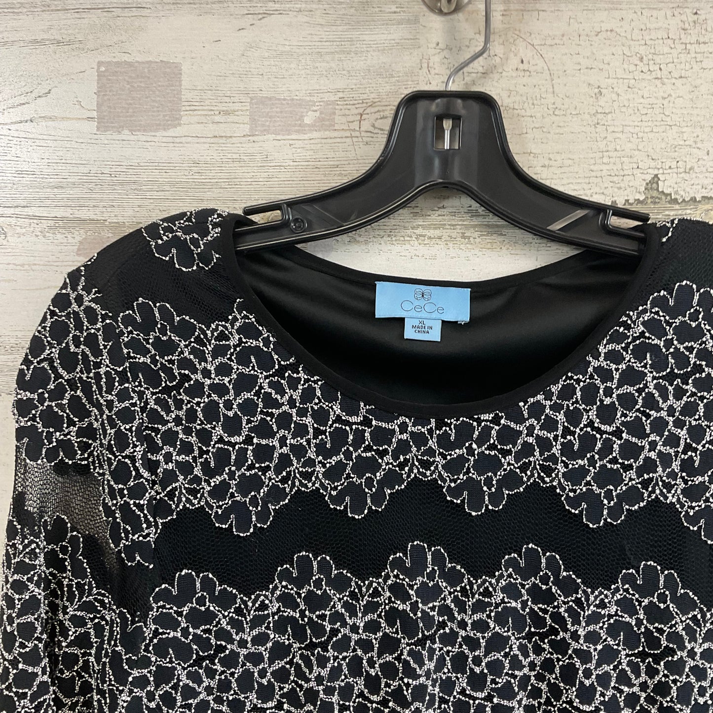 Top Long Sleeve By Cece In Black, Size: Xl