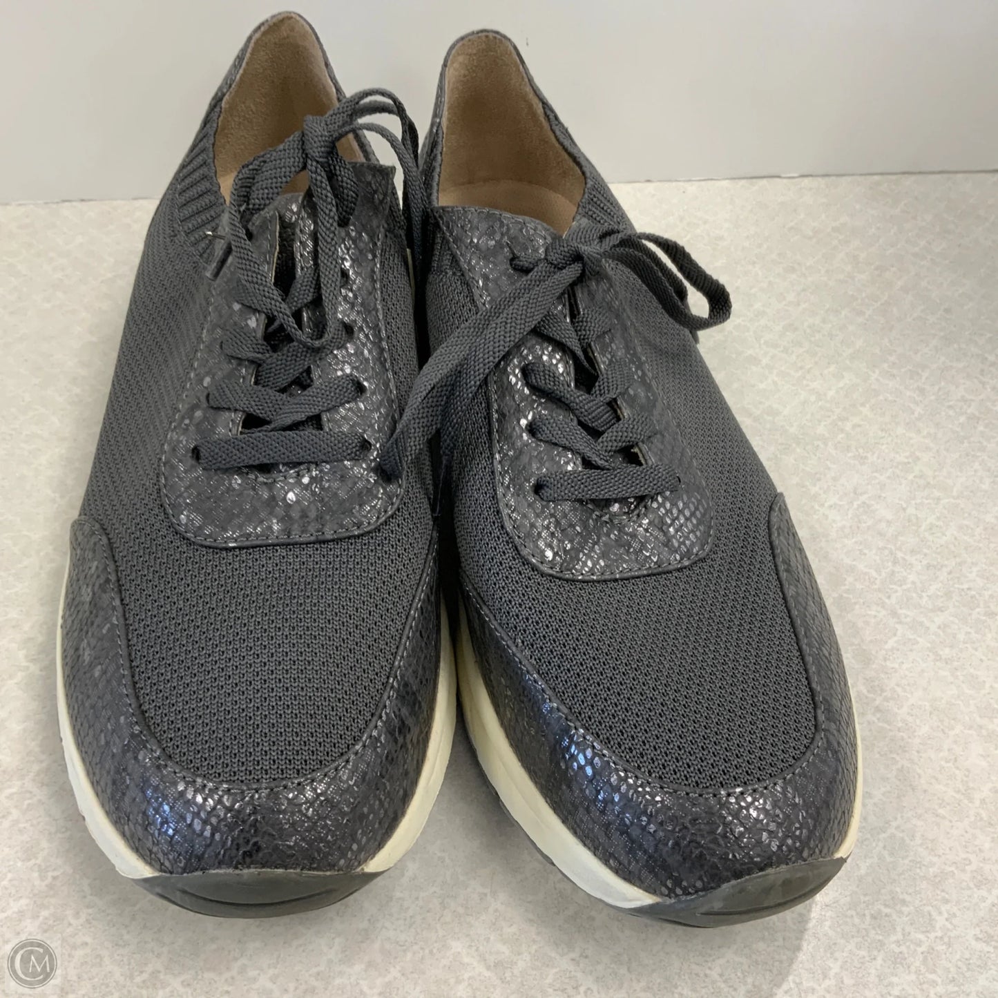 Shoes Sneakers By Naturalizer In Grey, Size: 10