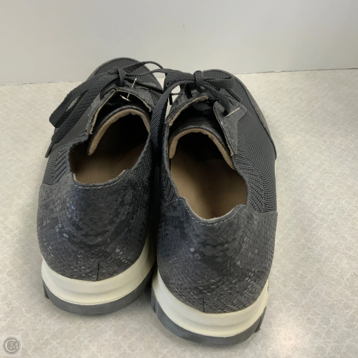 Shoes Sneakers By Naturalizer In Grey, Size: 10