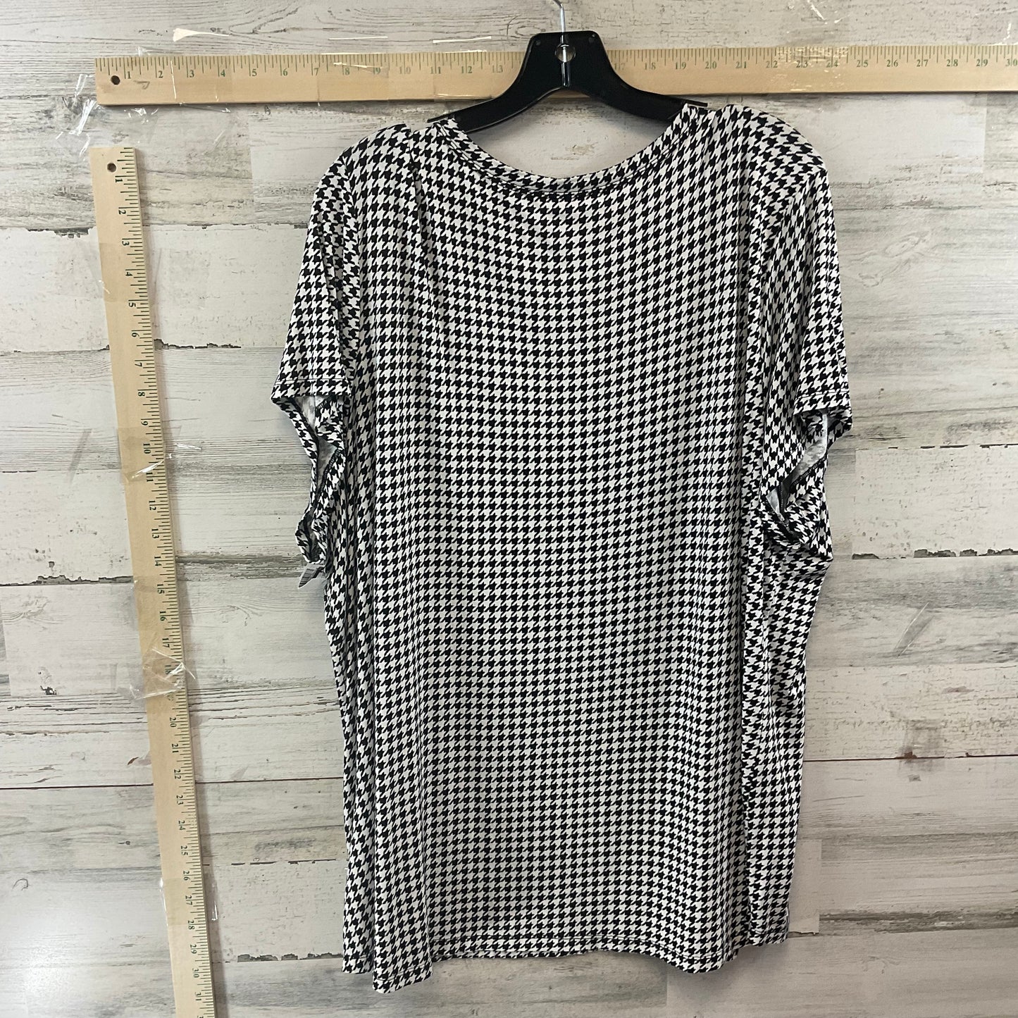 Top Short Sleeve By Maurices  Size: 3x