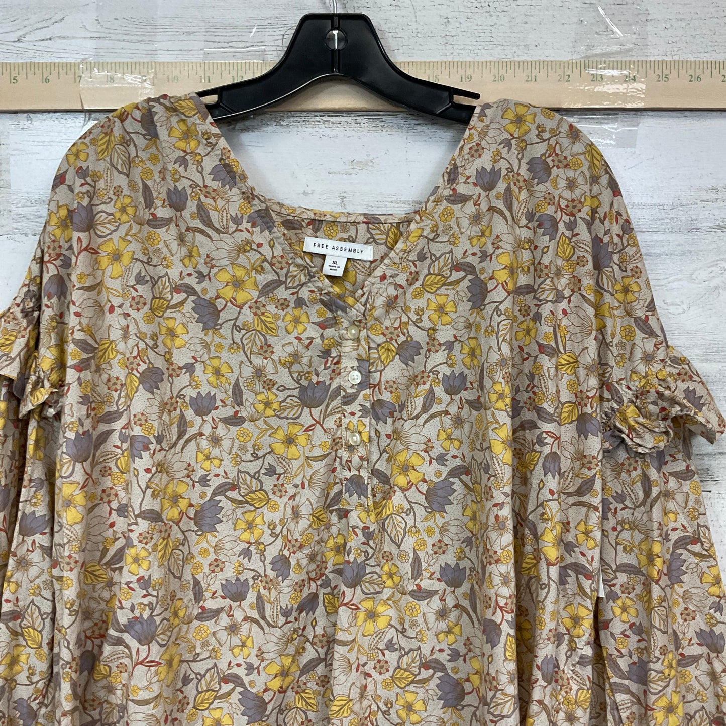 Top Long Sleeve By Free Assembly In Yellow, Size: Xl