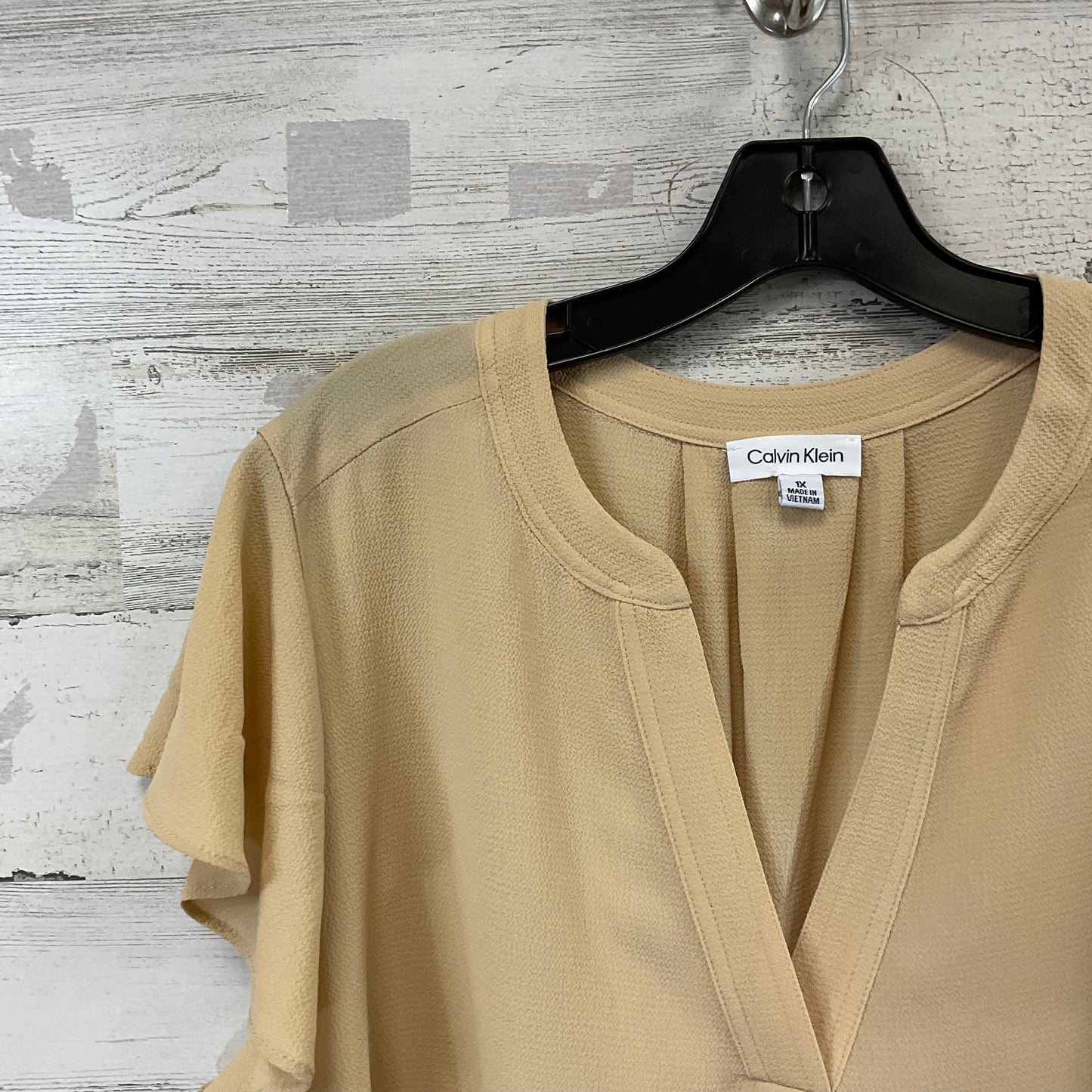 Top Short Sleeve By Calvin Klein In Tan, Size: 1x