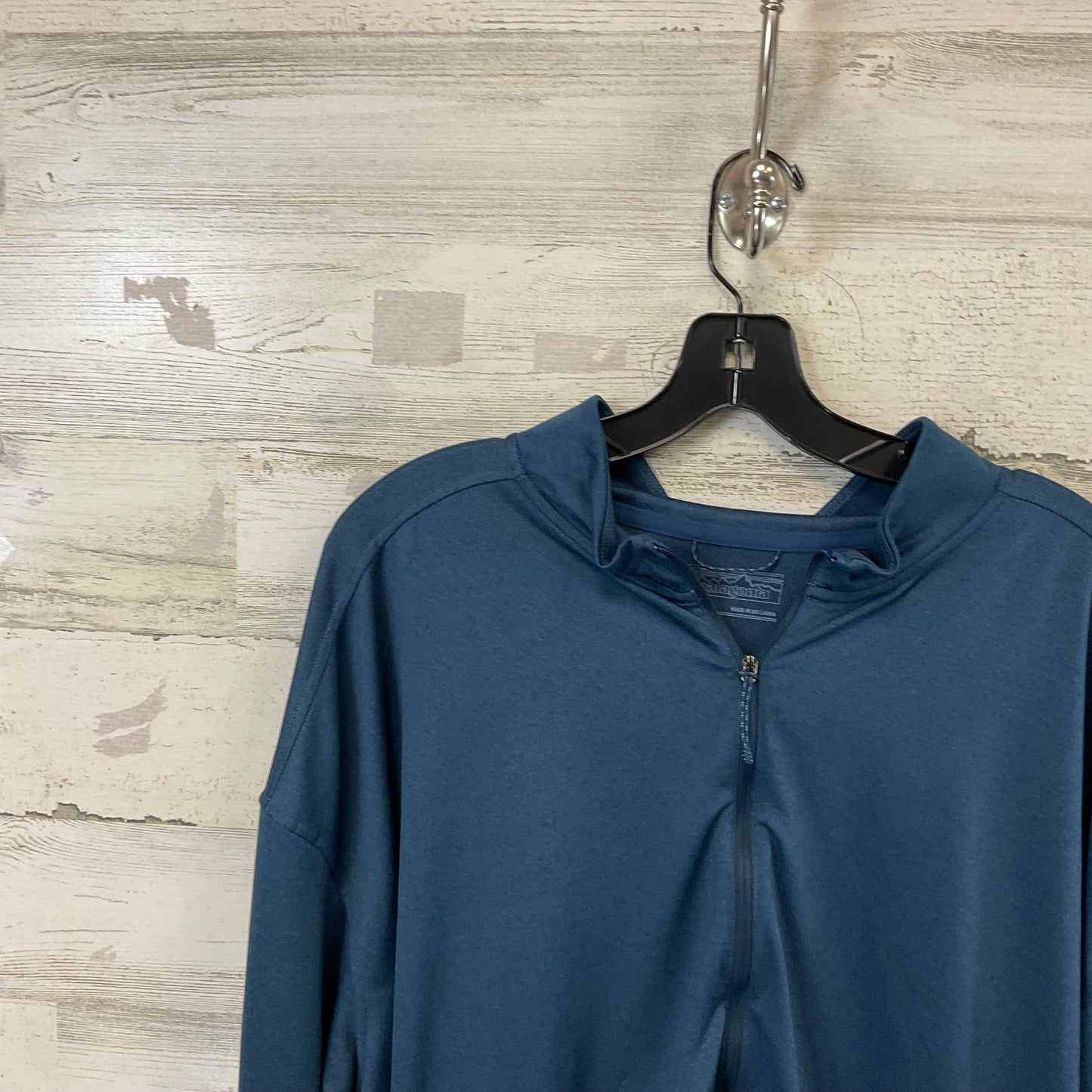 Athletic Top Long Sleeve Collar By Patagonia In Blue, Size: XL