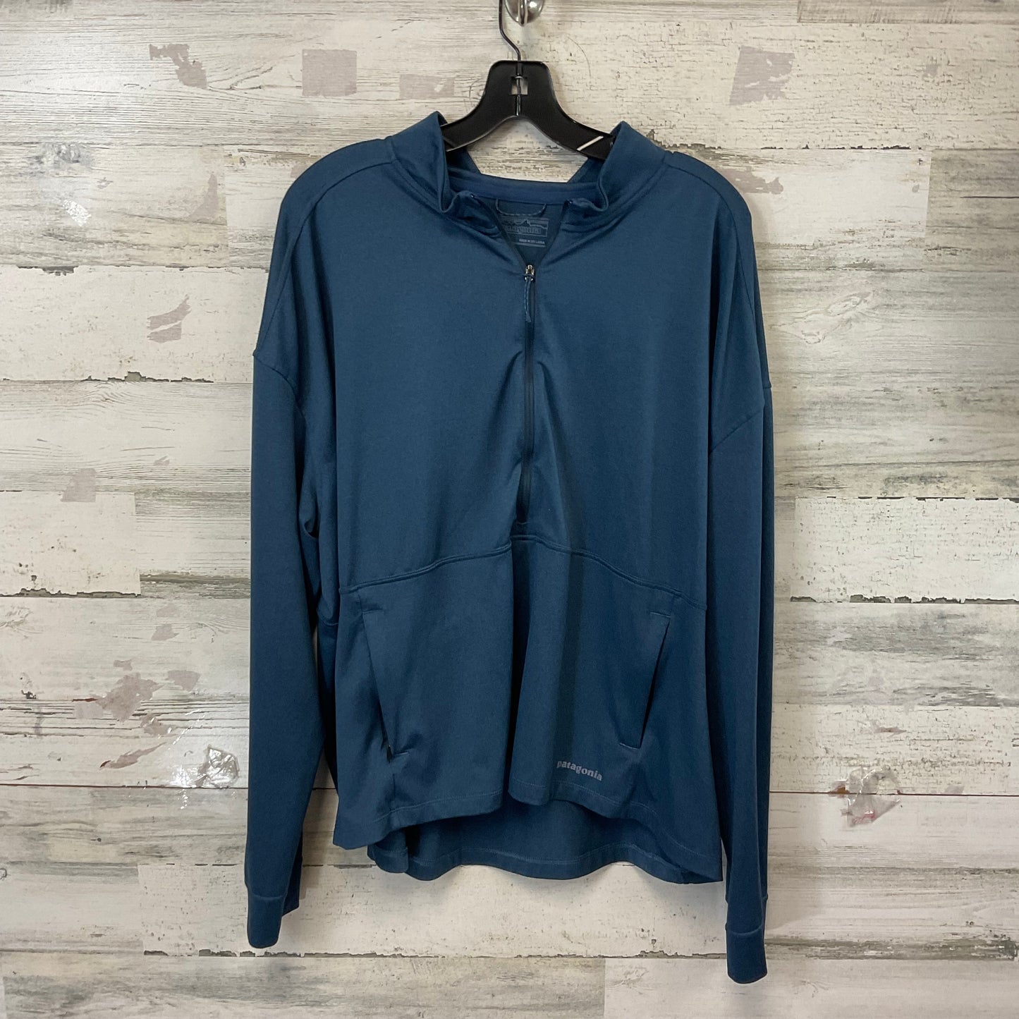 Athletic Top Long Sleeve Collar By Patagonia In Blue, Size: XL