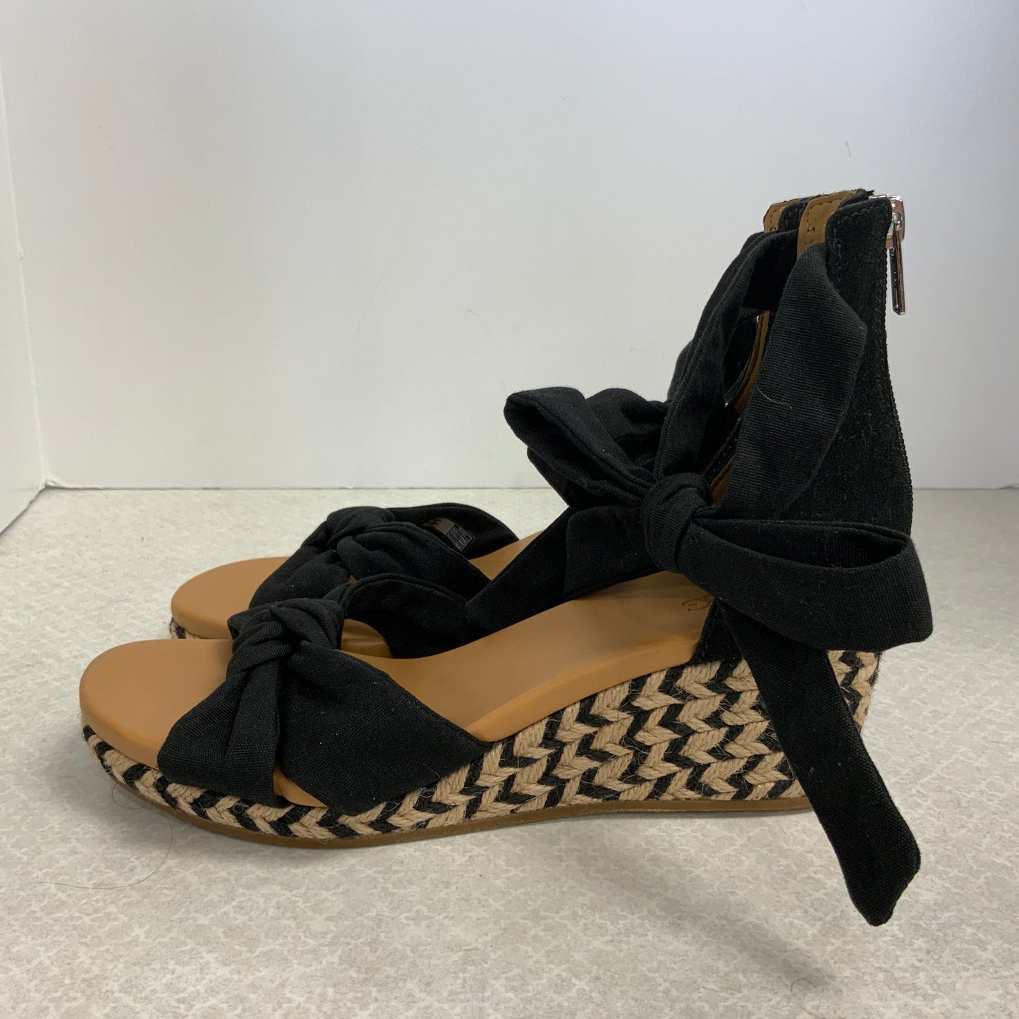 Black & Brown Sandals Heels Wedge Ugg, Size 7.5