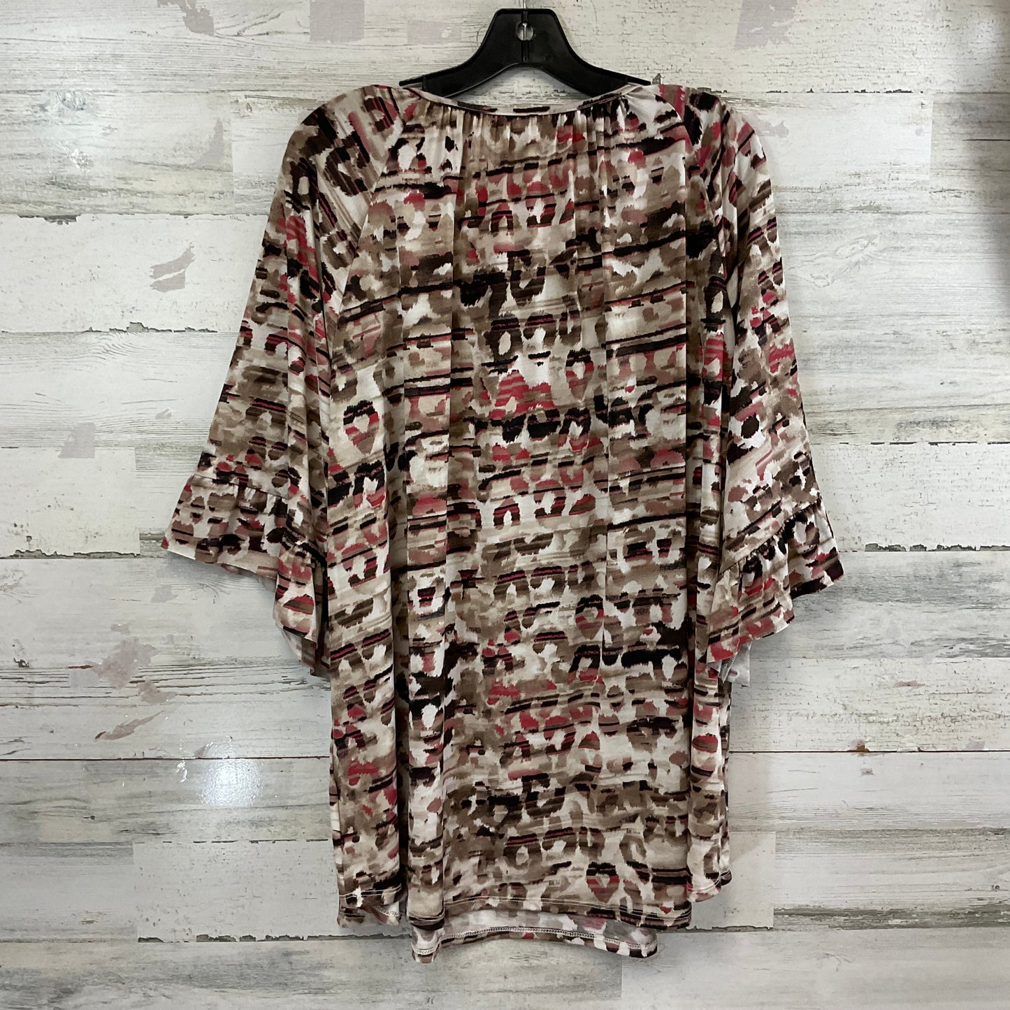 Top Short Sleeve By DEAR SCARLETT In Tan, Size: 3x