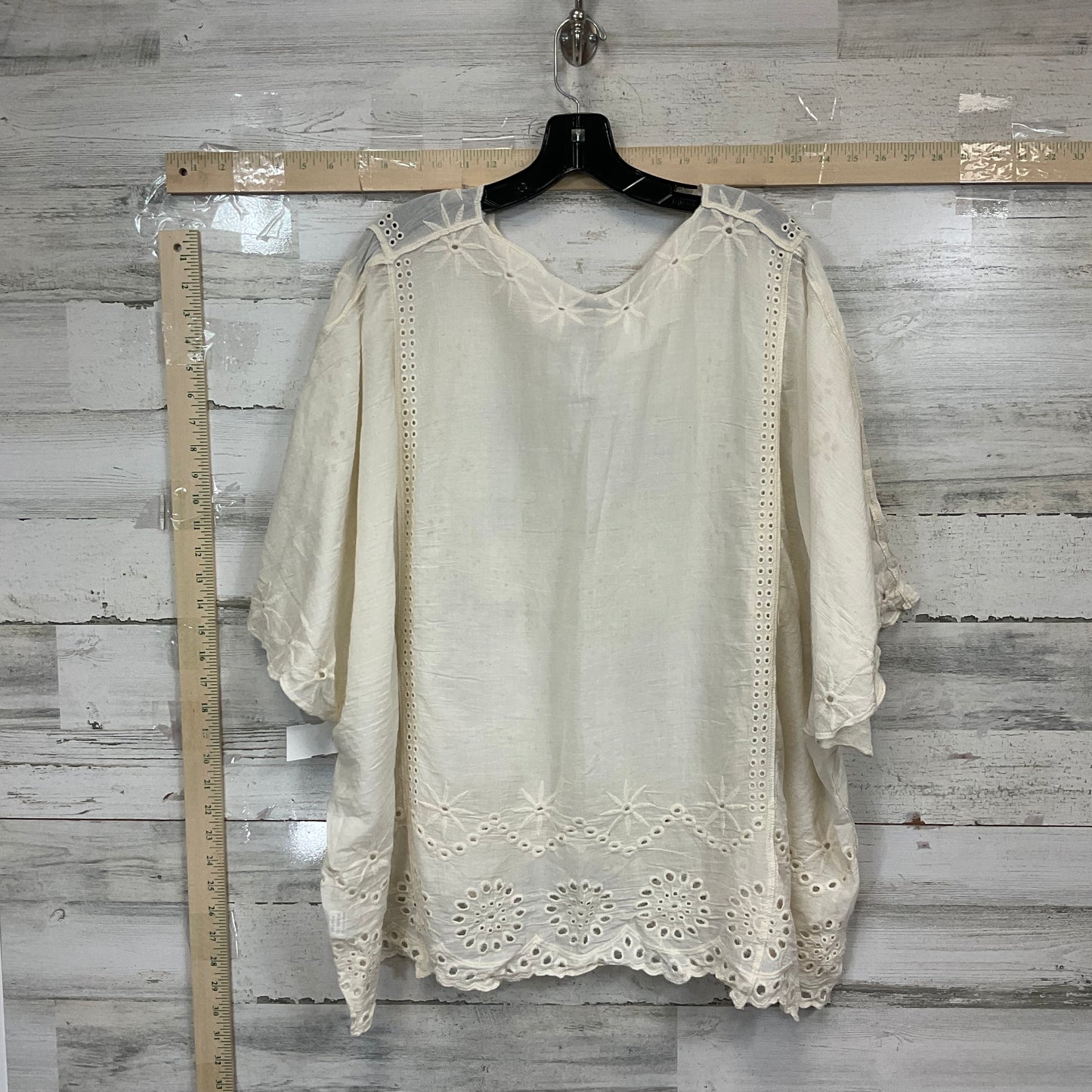 Top Short Sleeve By Coco And Carmen In Cream, Size: Os