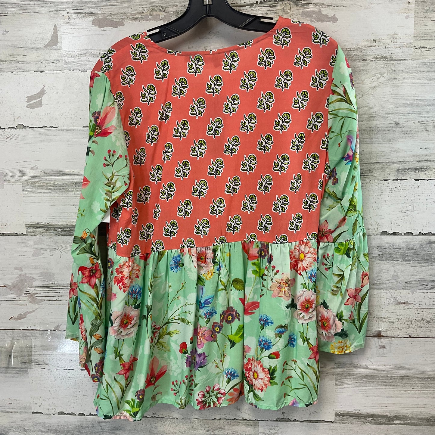 Top Long Sleeve By Tolani Collection In Green & Pink, Size: M