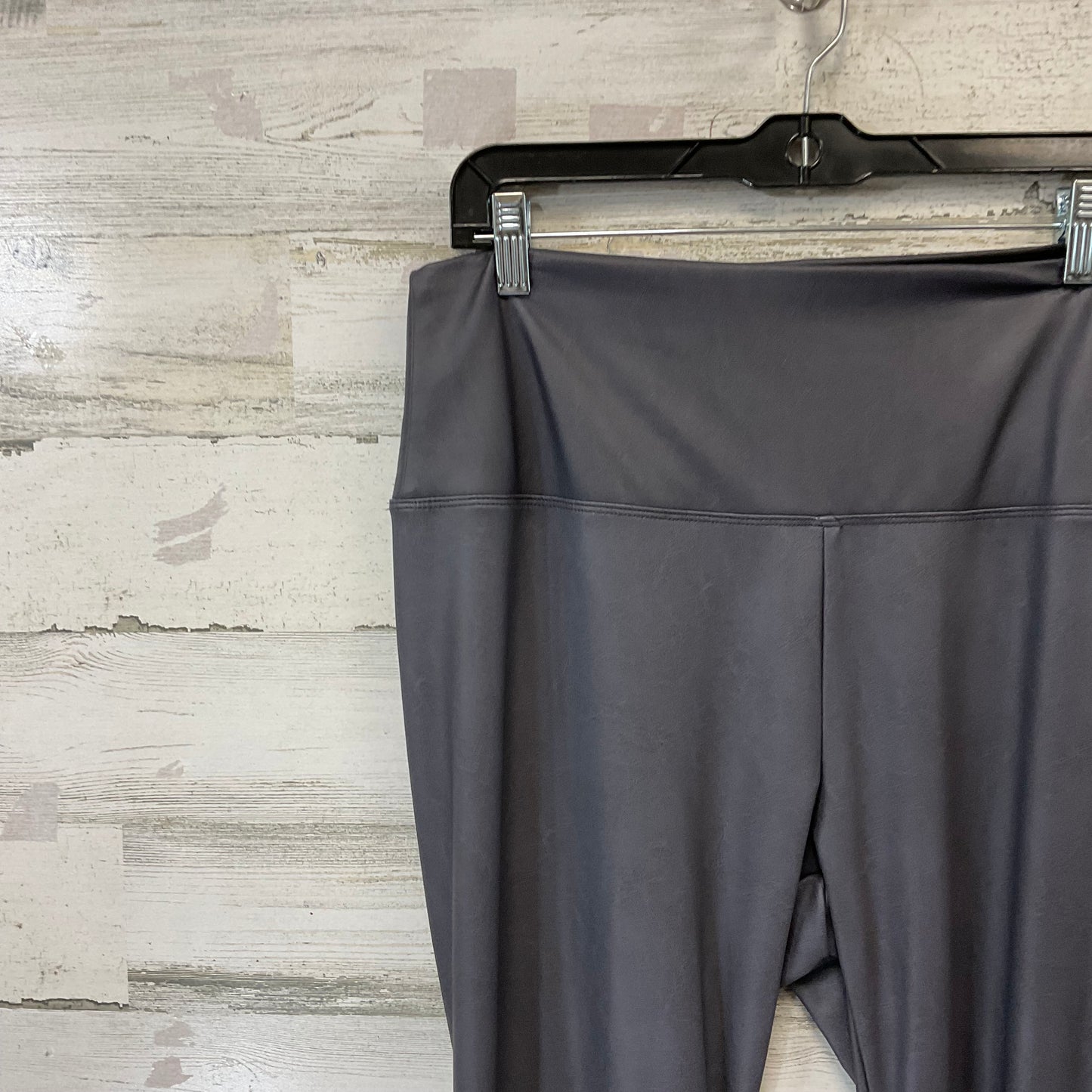 Pants Leggings By Lysse In Grey, Size: L