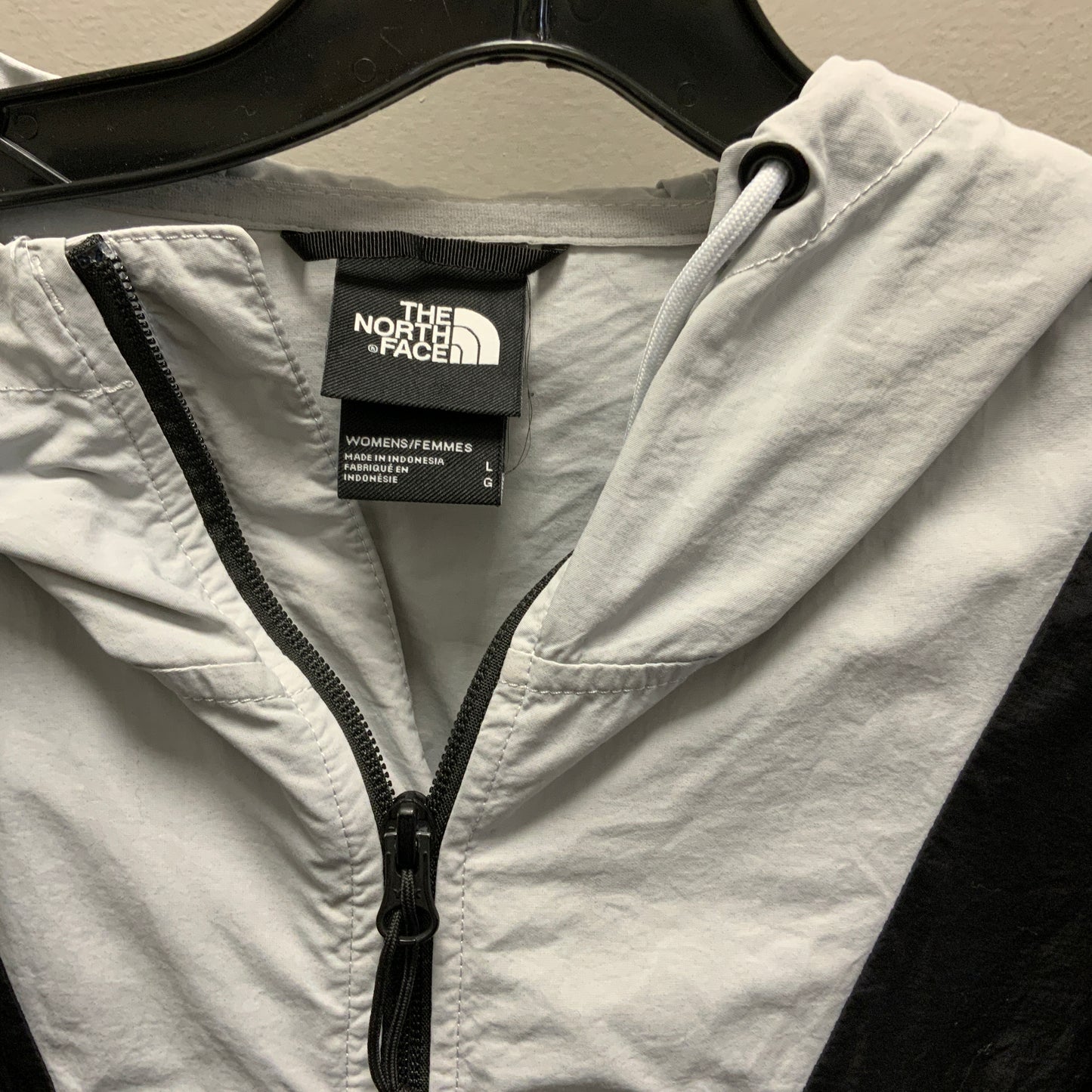 Jacket Windbreaker By The North Face In Grey, Size: L