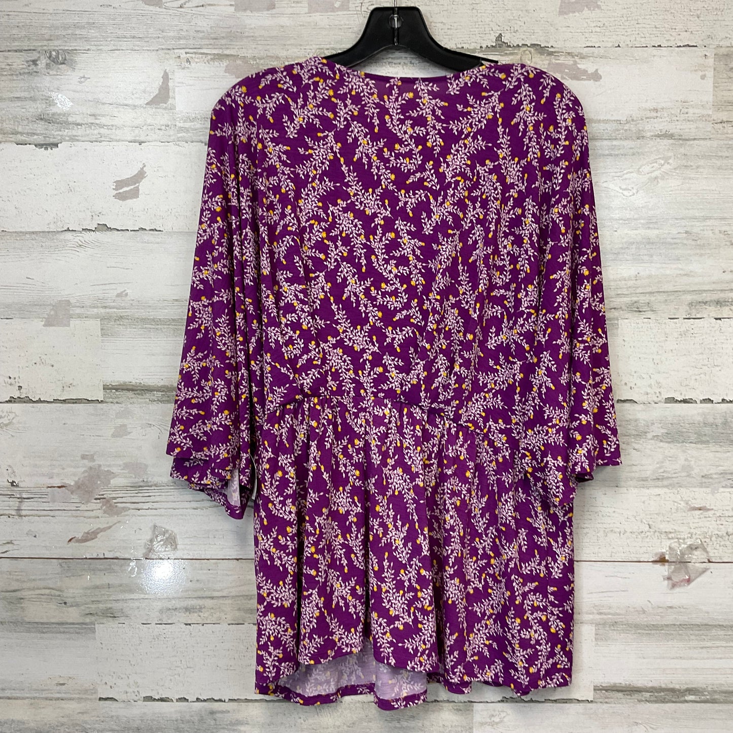 Top Short Sleeve By Dear Scarlett In Purple, Size: L