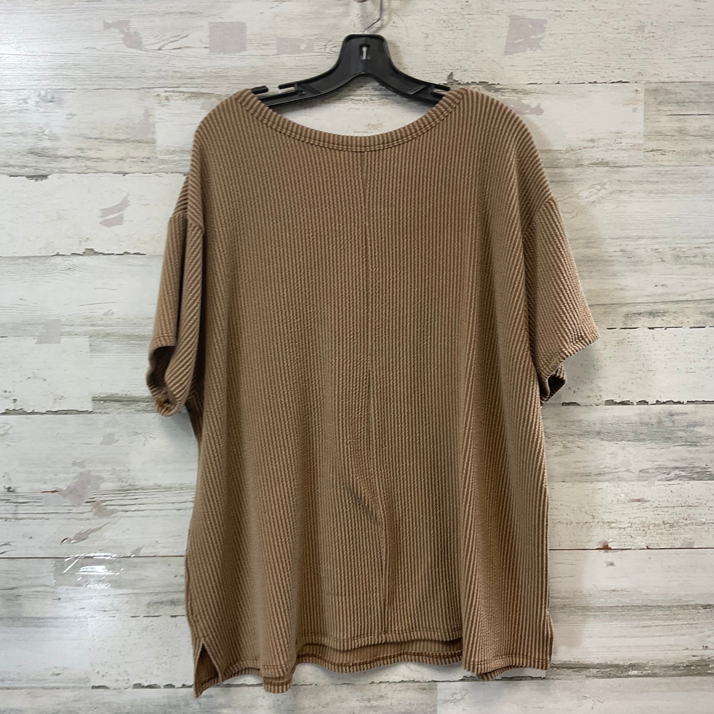 Top Short Sleeve By Andree By Unit In Brown, Size: 1x