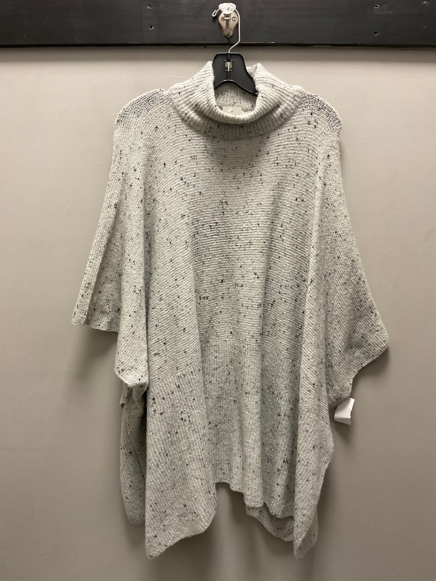 Poncho By Vince Camuto In Grey, Size: Os