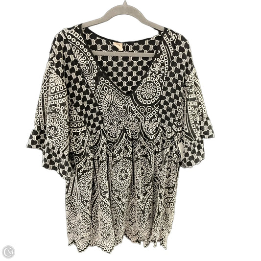 Tunic Short Sleeve By Akemi And Kin In Black, Size: Mp