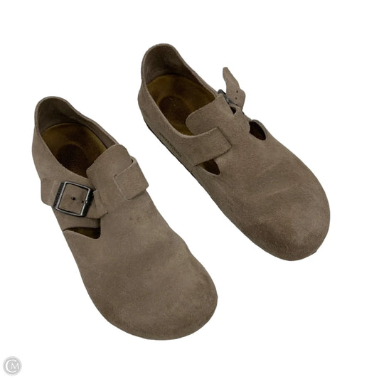 Shoes Flats By Birkenstock In Brown, Size: 9