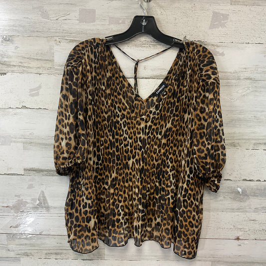 Top Short Sleeve By Express In Animal Print, Size: M