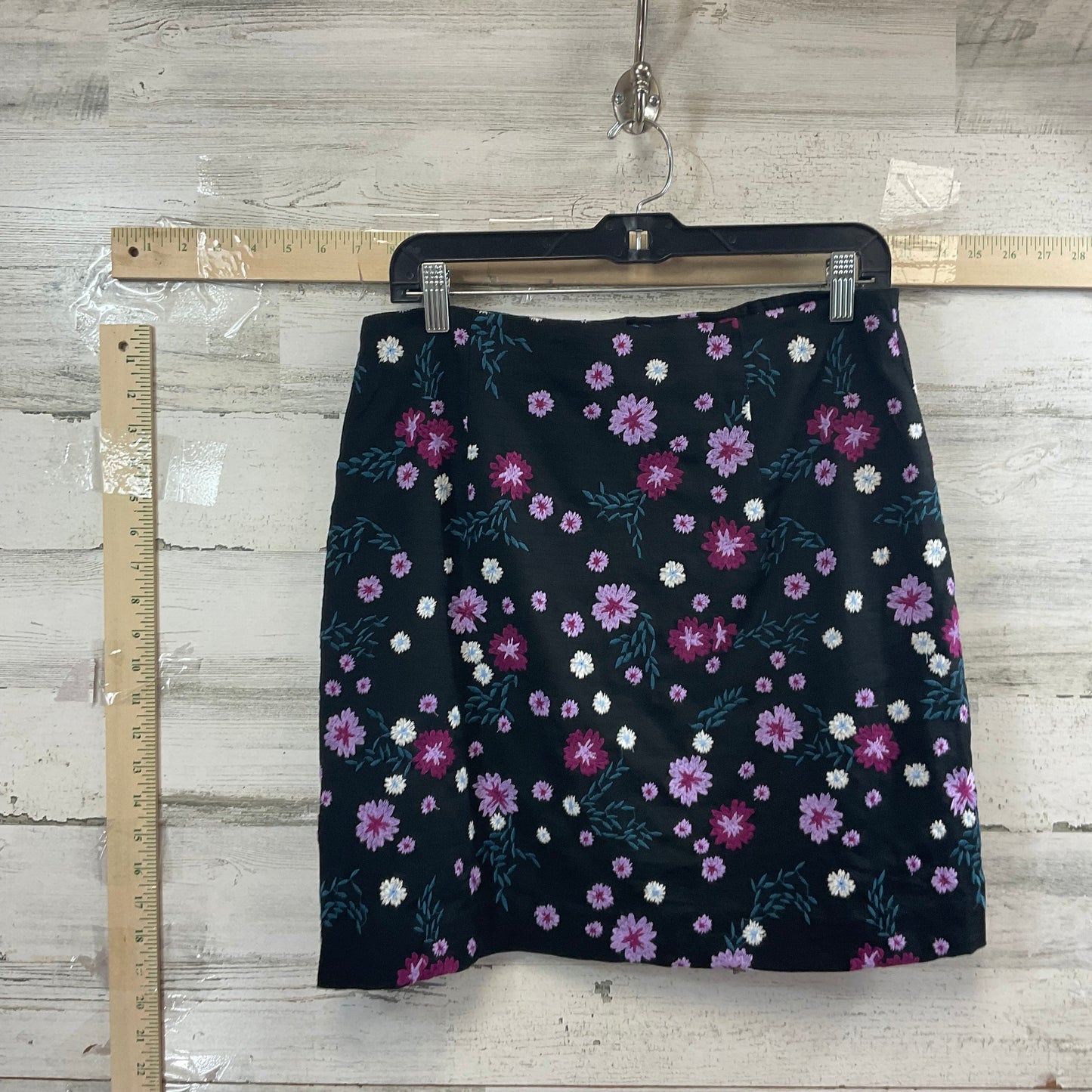 Skirt Mini & Short By Loft In Black, Size: 10