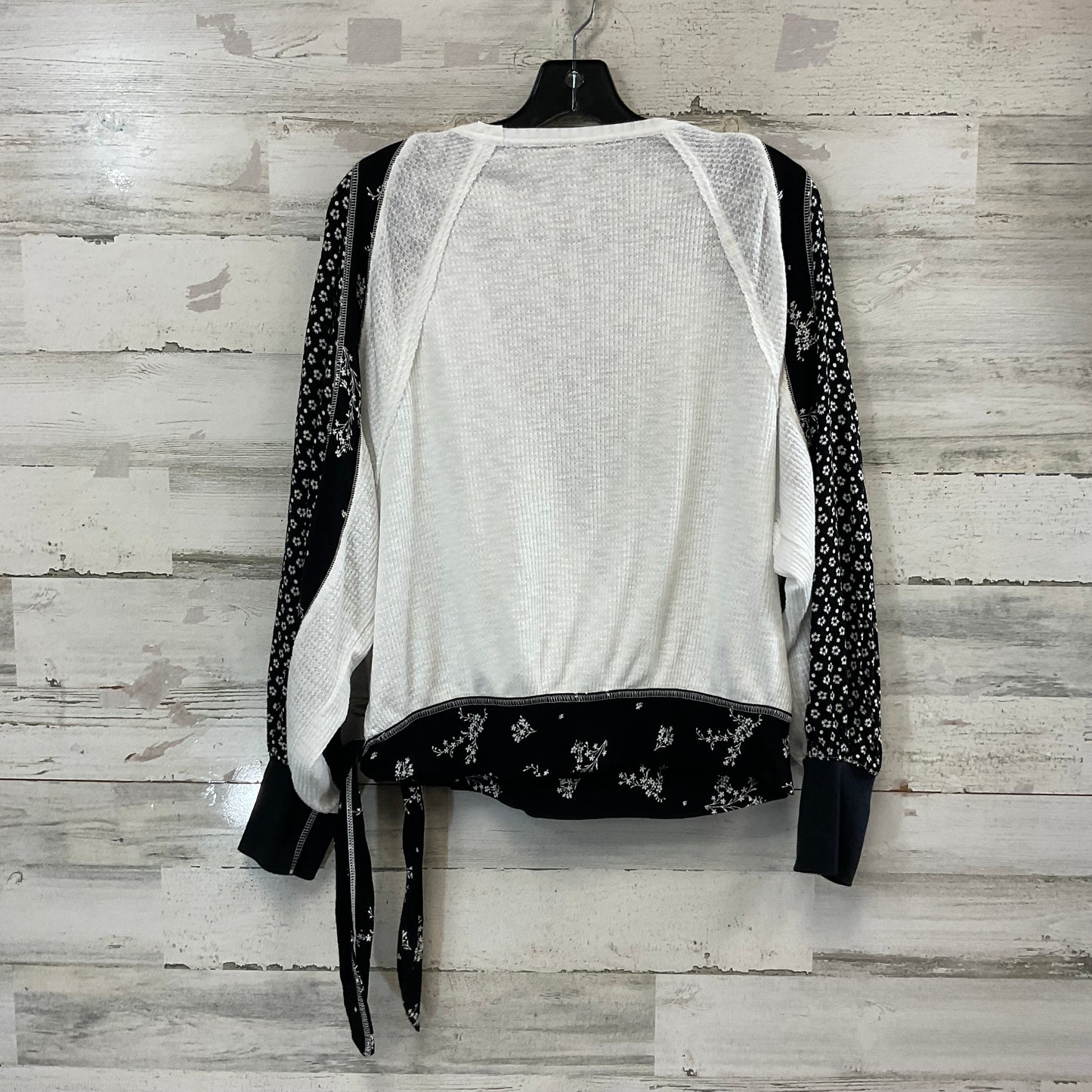 Top Long Sleeve By Free People In White, Size: M