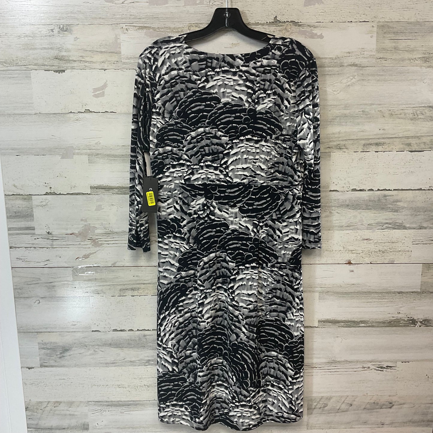 Dress Casual Short By Chaus In Black & Grey, Size: M