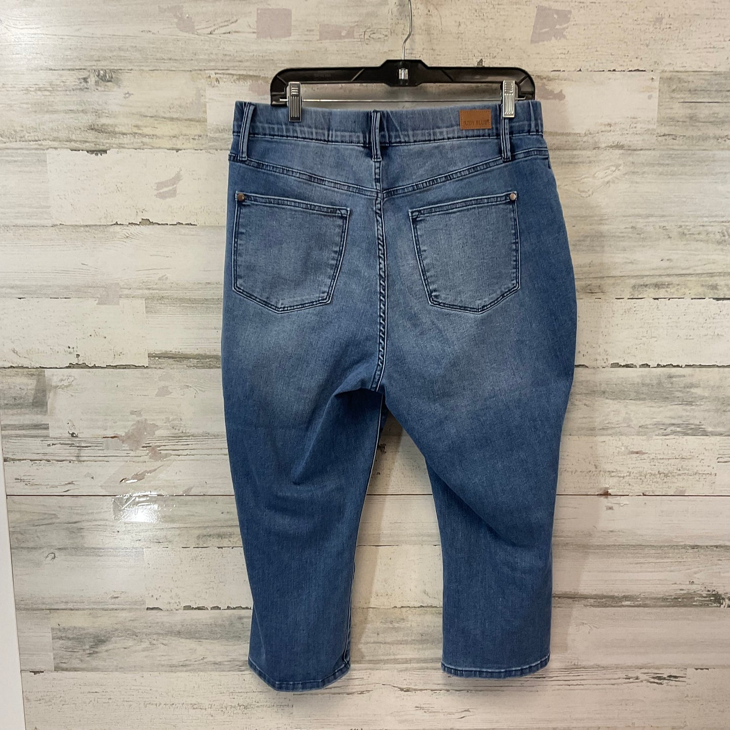 Jeans Cropped By Judy Blue In Blue Denim, Size: 14