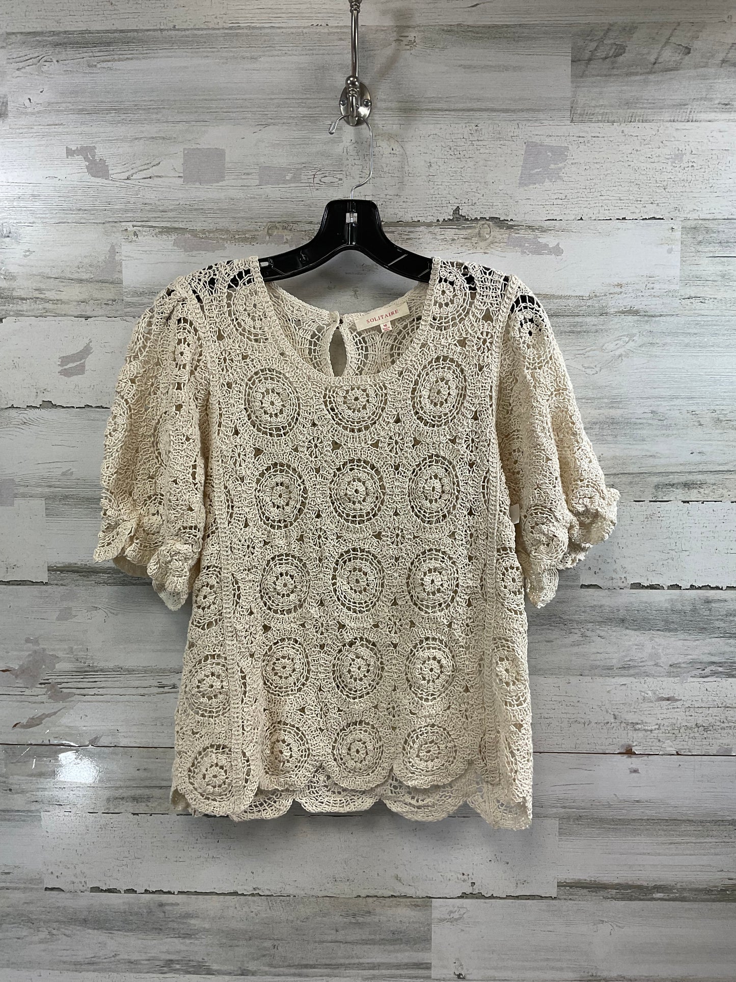 Top Short Sleeve By Solitaire In Cream, Size: M