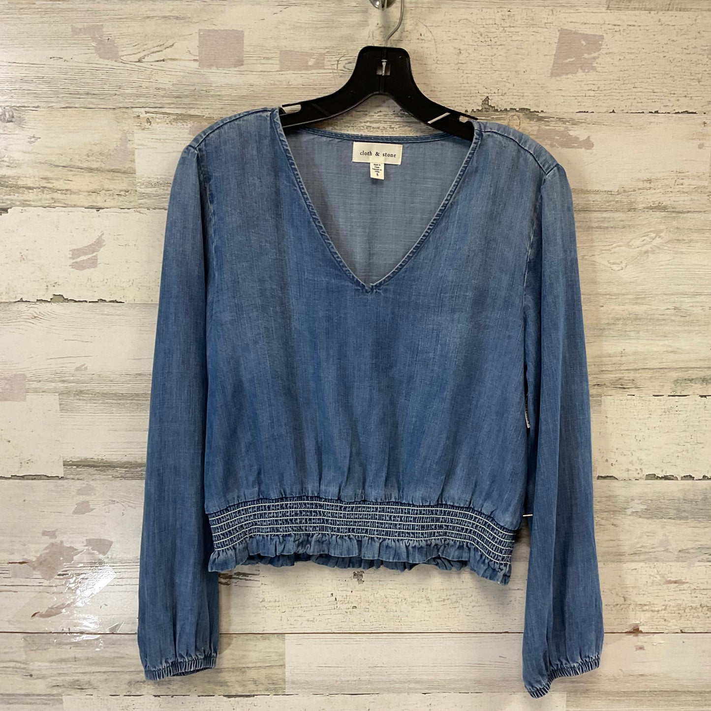 Top Long Sleeve By Cloth & Stone In Blue Denim, Size: S