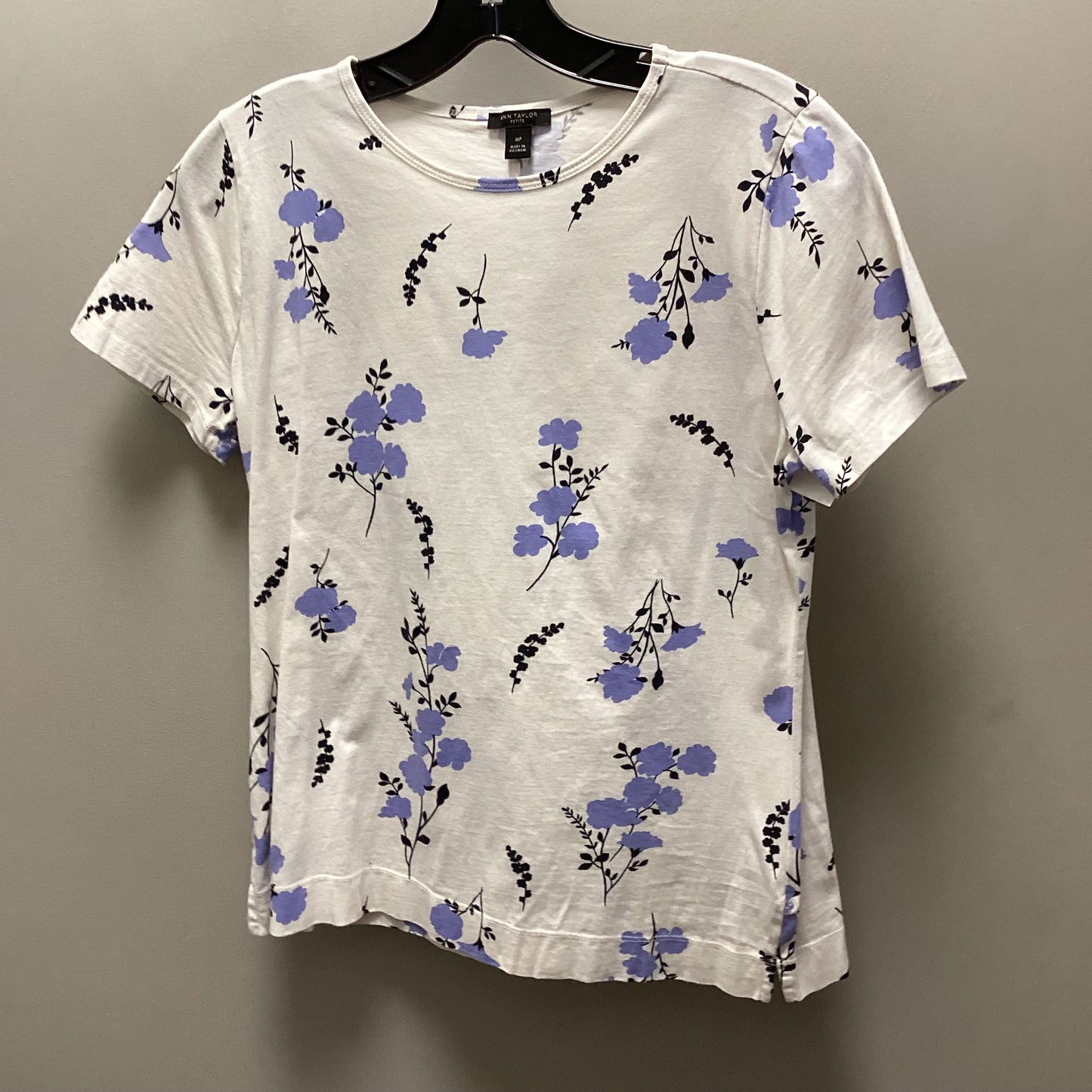 Top Short Sleeve By Ann Taylor In White, Size: Mp