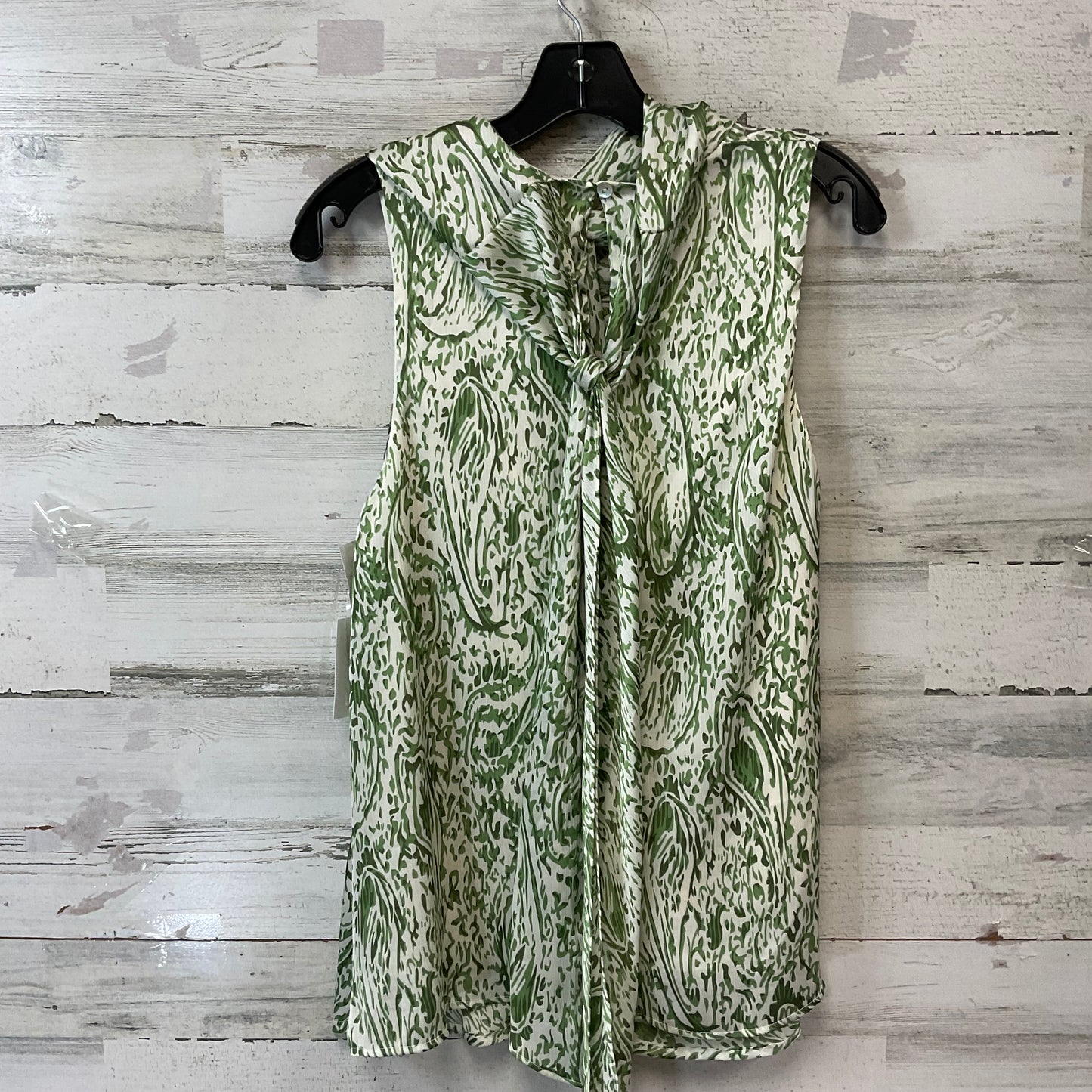 Top Sleeveless By Entro In Green, Size: M