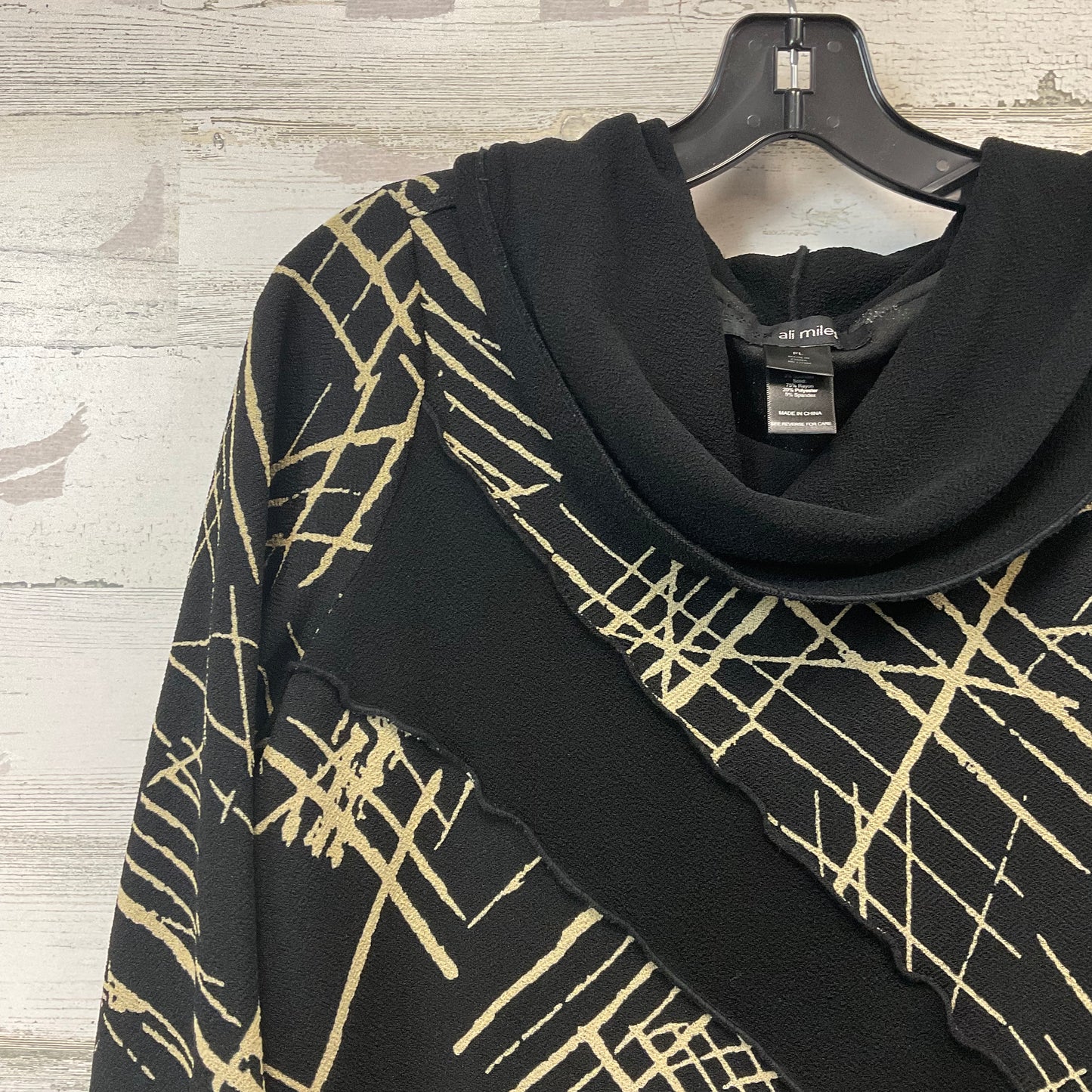 Top Long Sleeve By Ali Miles In Black & Gold, Size: Lp