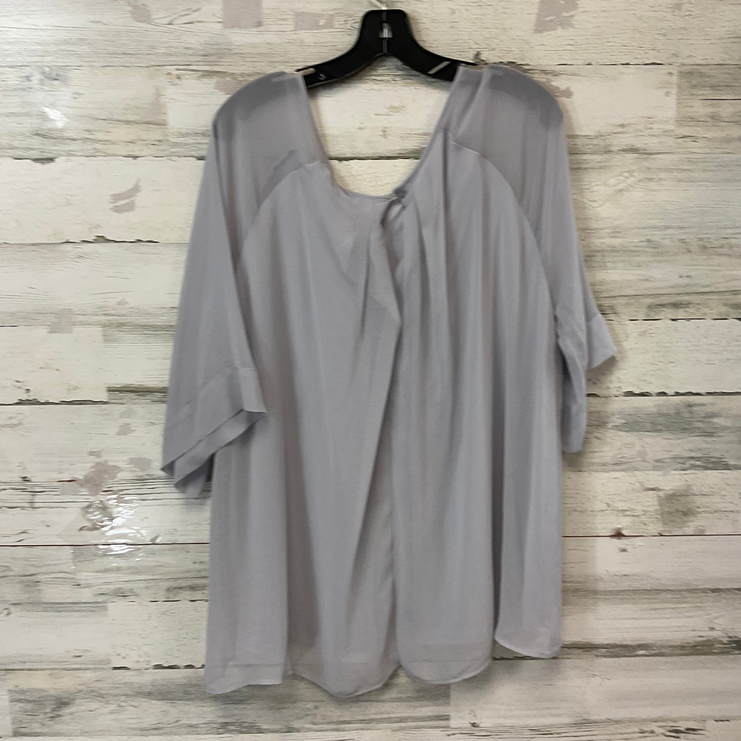 Top Short Sleeve By Bobeau In Grey, Size: 1x